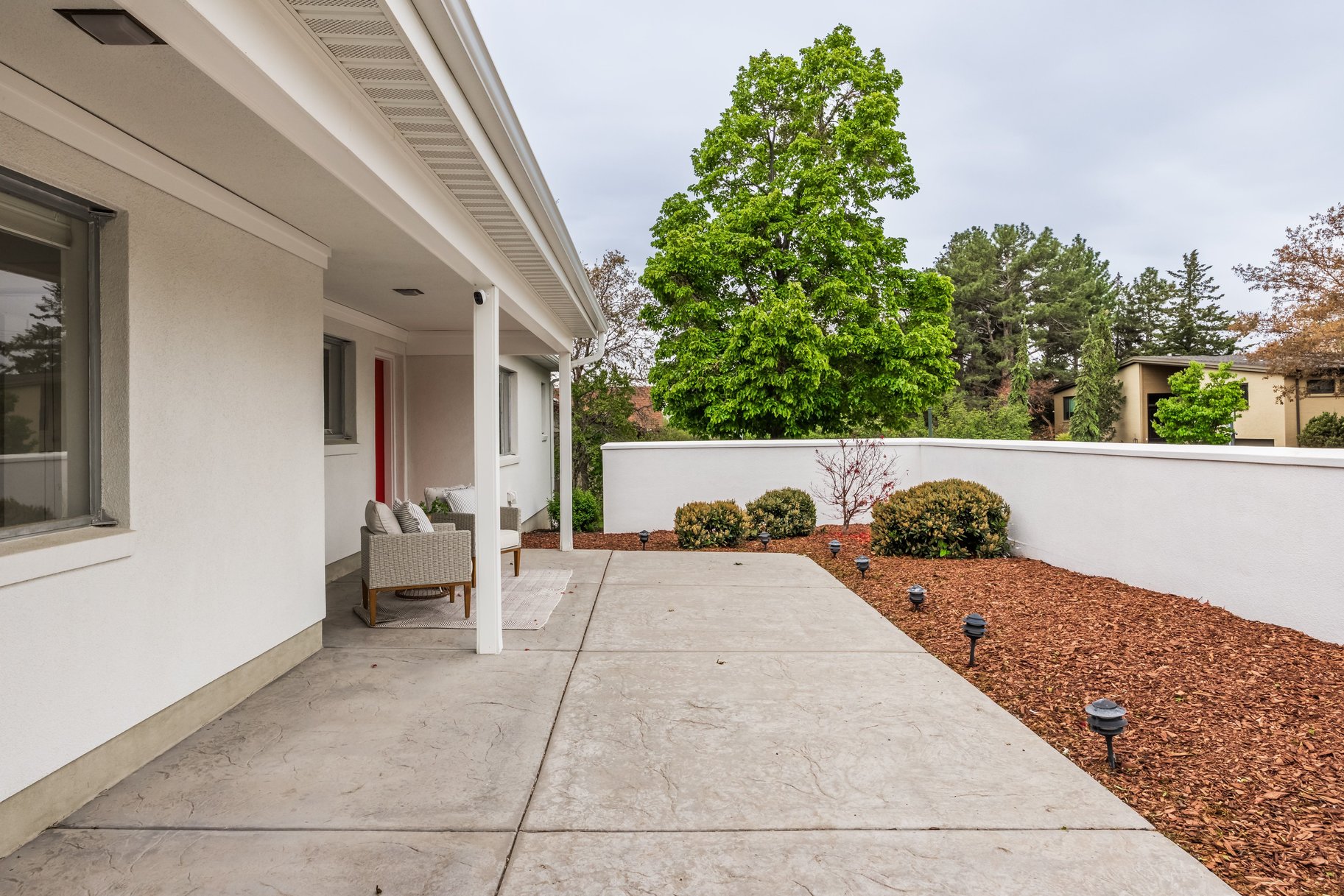  Elegant Contemporary Rambler in Sought After Neighborhood - 物件實景
