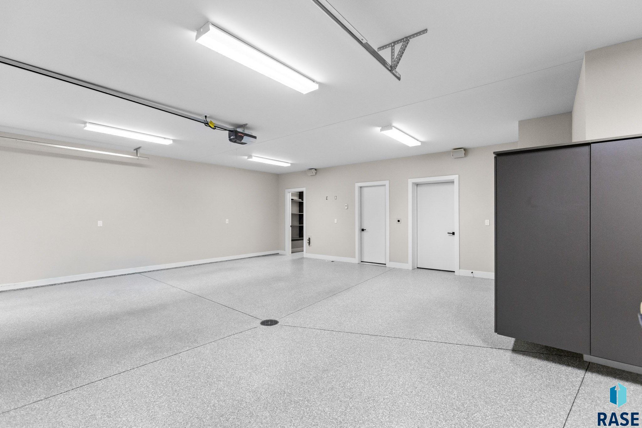 Sioux Falls, South Dakota, 57106, United States, 3 Bedrooms Bedrooms, ,2 BathroomsBathrooms,Residential,For Sale,1986319