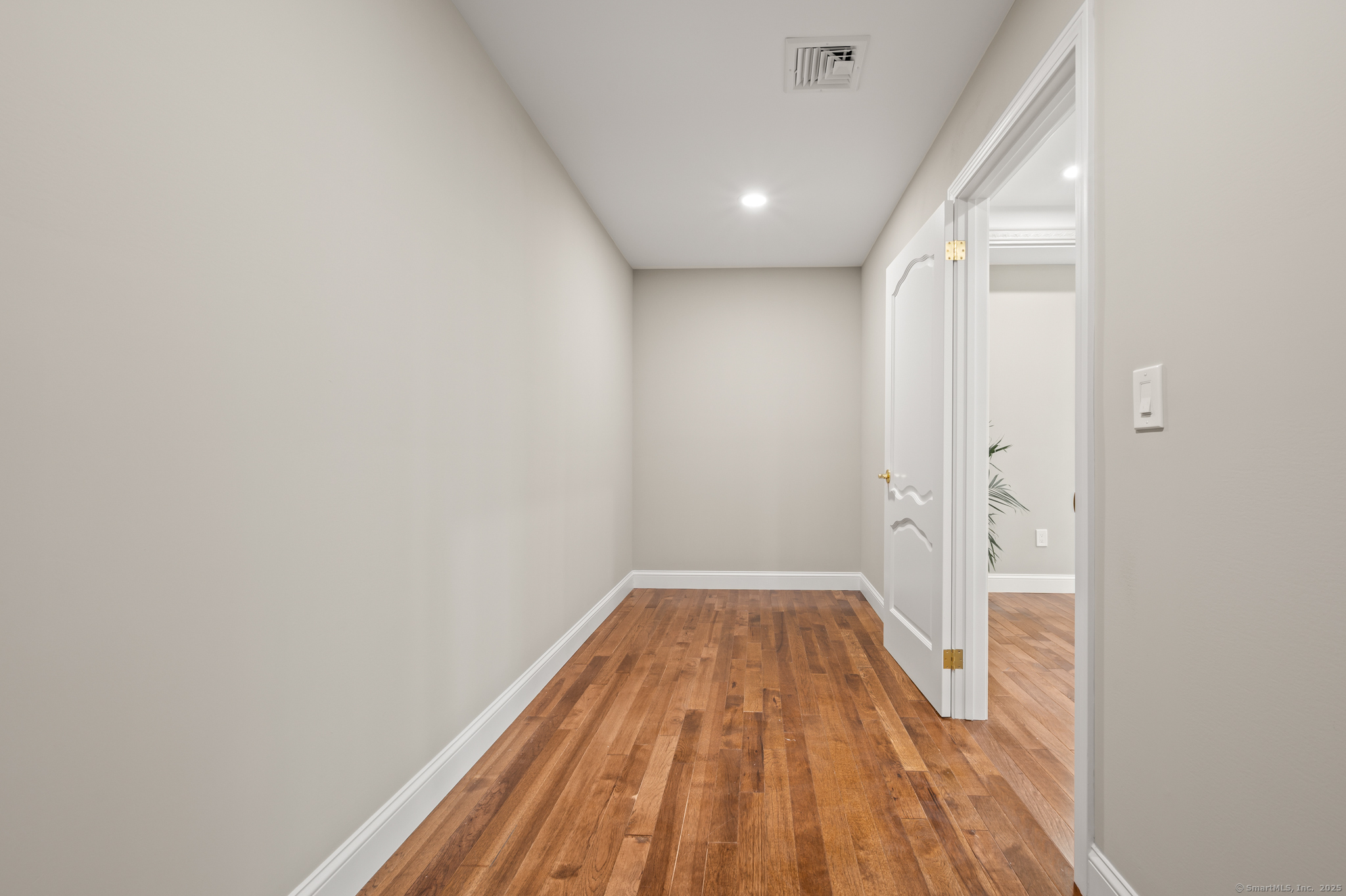 Simsbury, Connecticut, 06092, United States, 4 Bedrooms Bedrooms, ,3 BathroomsBathrooms,Residential,For Sale,1872405