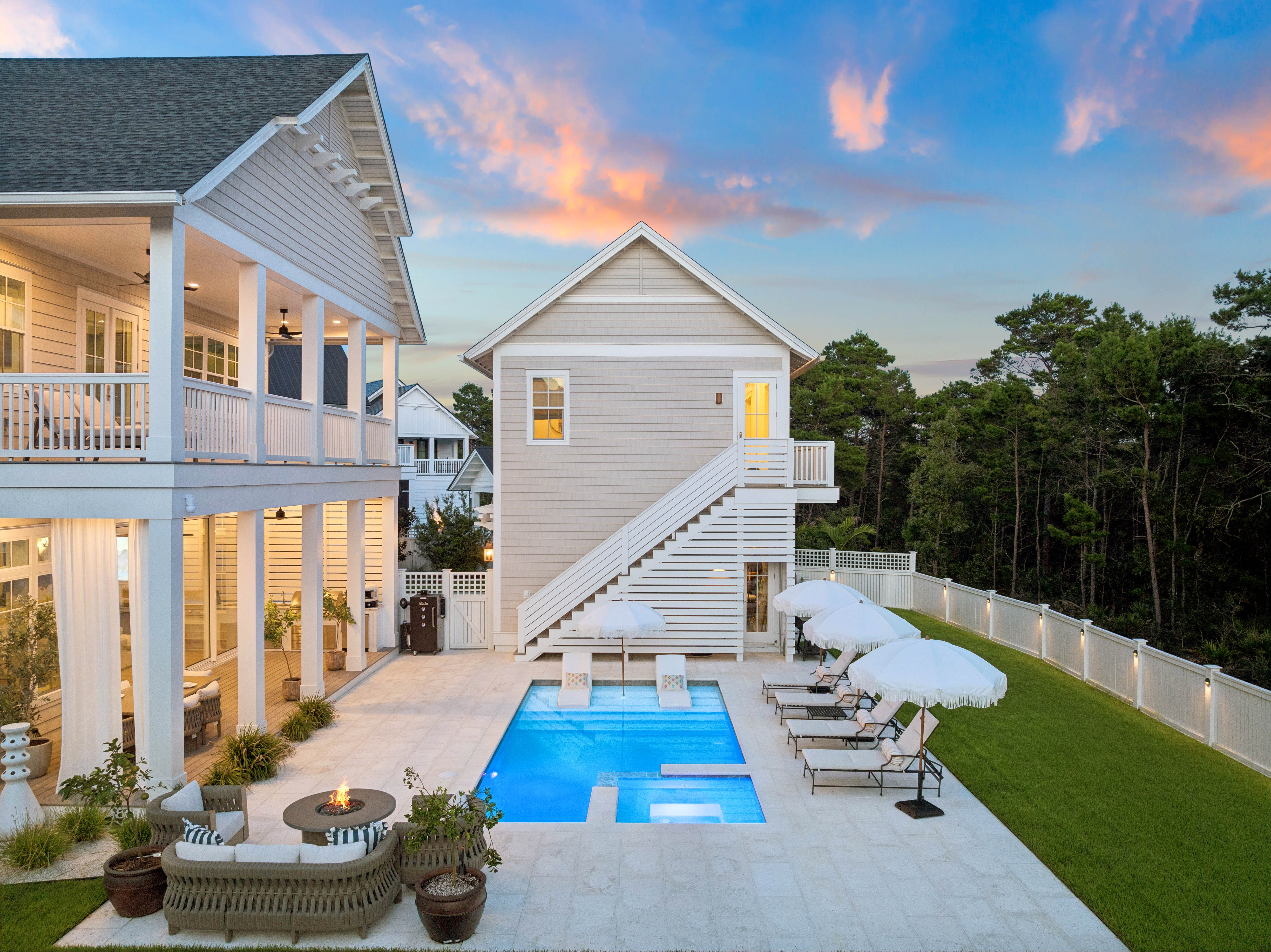  Custom Home Backing To State Forest And Coastal Dune Lake - 物件實景