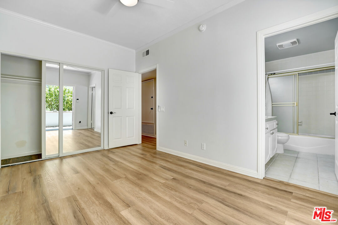 Sherman Oaks, California, 91403, United States, 2 Bedrooms Bedrooms, ,3 BathroomsBathrooms,Residential,For Sale,1900859