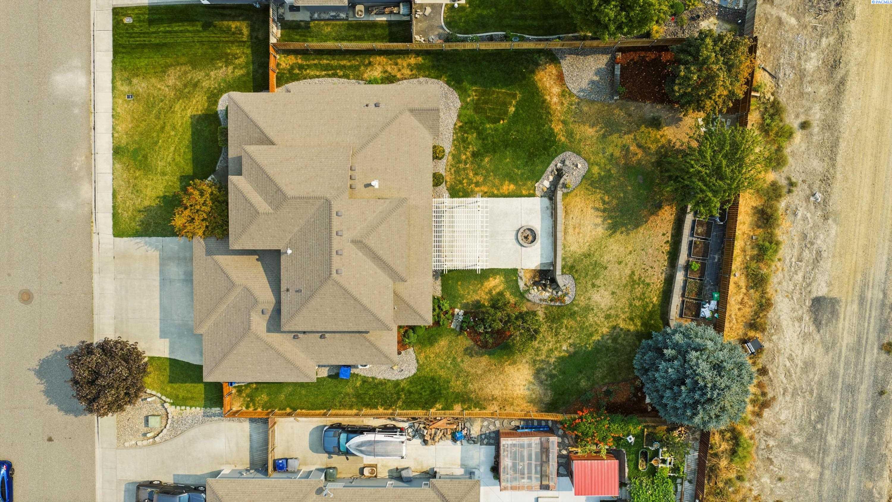 Richland, Washington, 99352, United States, 4 Bedrooms Bedrooms, ,3 BathroomsBathrooms,Residential,For Sale,1940830