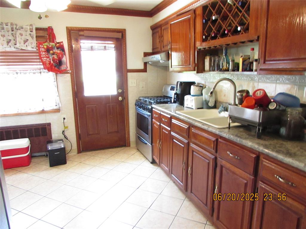 Yonkers, New York, 10710, United States, 3 Bedrooms Bedrooms, ,3 BathroomsBathrooms,Residential,For Sale,1978915