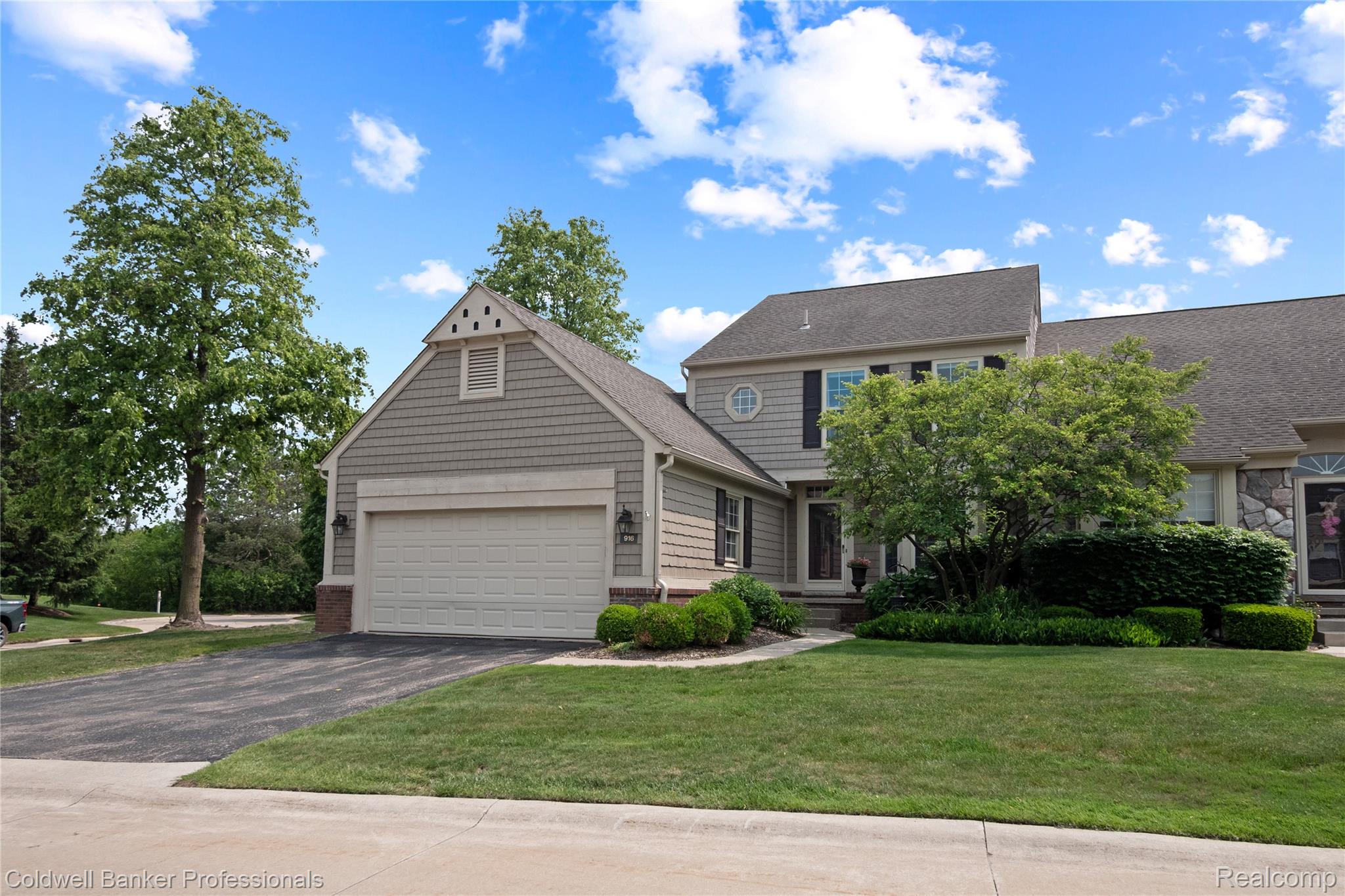 BloomfieldHills, Michigan, 48304, United States, 2 Bedrooms Bedrooms, ,4 BathroomsBathrooms,Residential,For Sale,1896256