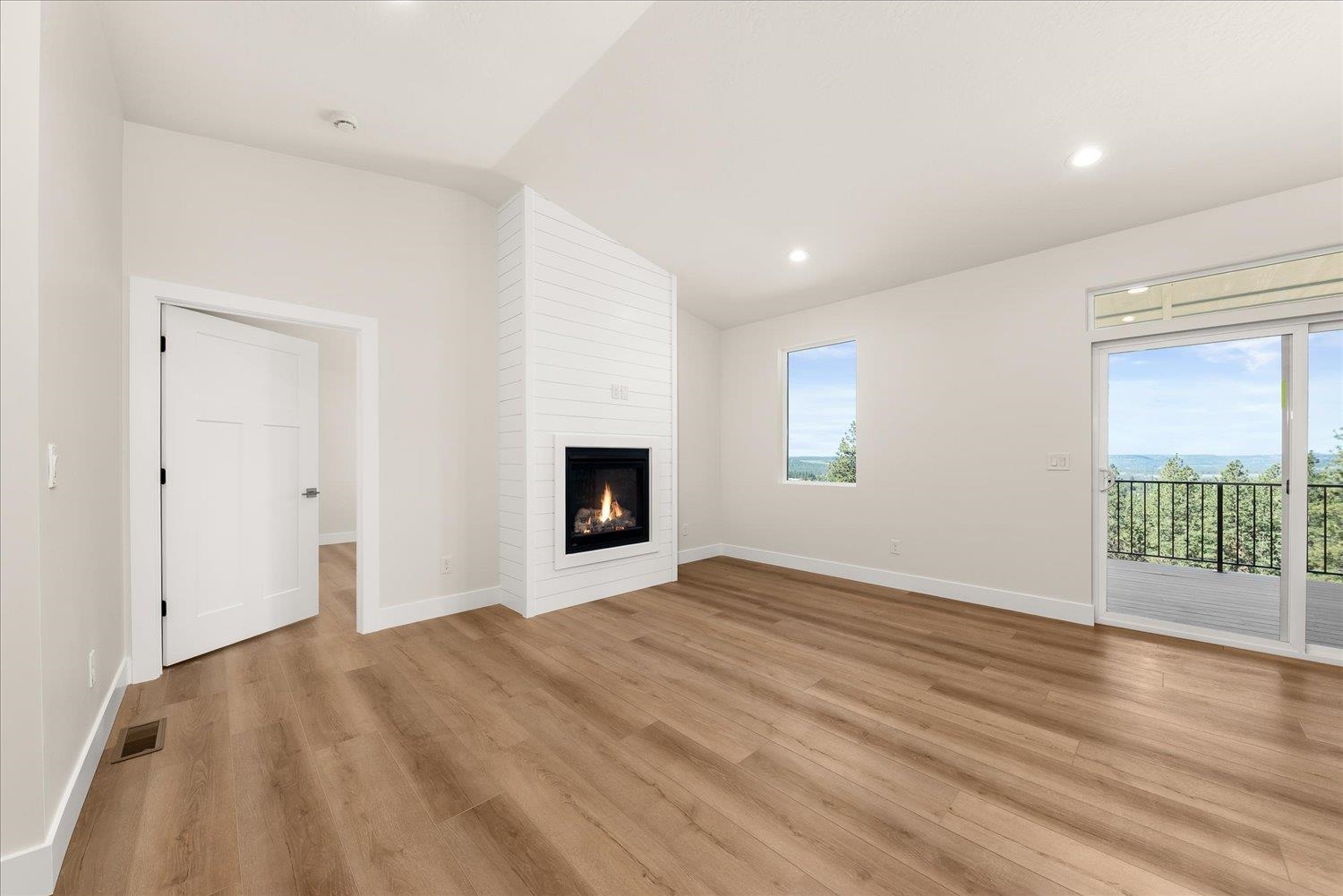 Spokane, Washington, 99208, United States, 4 Bedrooms Bedrooms, ,3 BathroomsBathrooms,Residential,For Sale,1826785