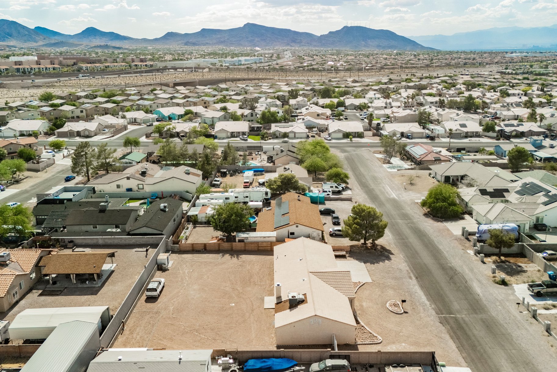  Rare Half Acre Opportunity in Henderson HOA, RV Hookups, Endless Potential - 物件實景