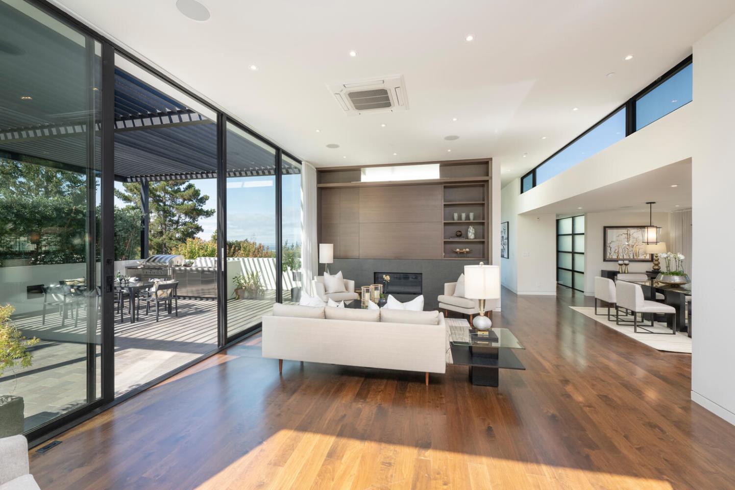 Hillsborough, California, 94010, United States, 4 Bedrooms Bedrooms, ,4 BathroomsBathrooms,Residential,For Sale,1940543