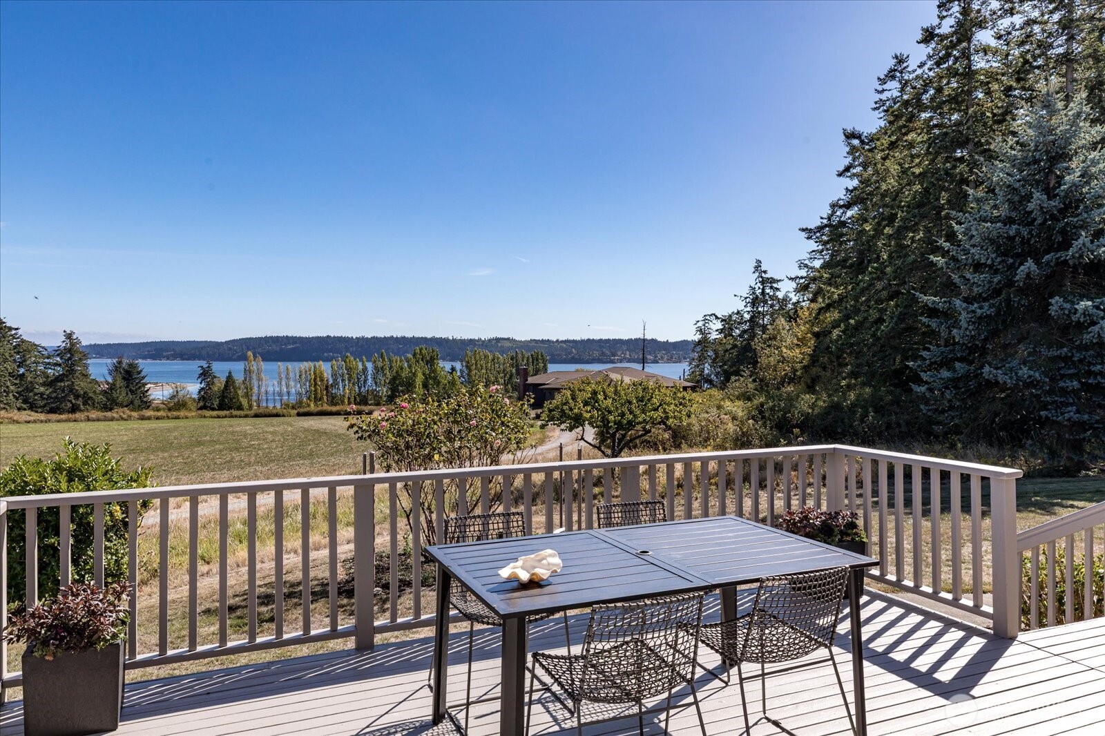 Oak Harbor, Washington, 98277, United States, 4 Bedrooms Bedrooms, ,2 BathroomsBathrooms,Residential,For Sale,1992987