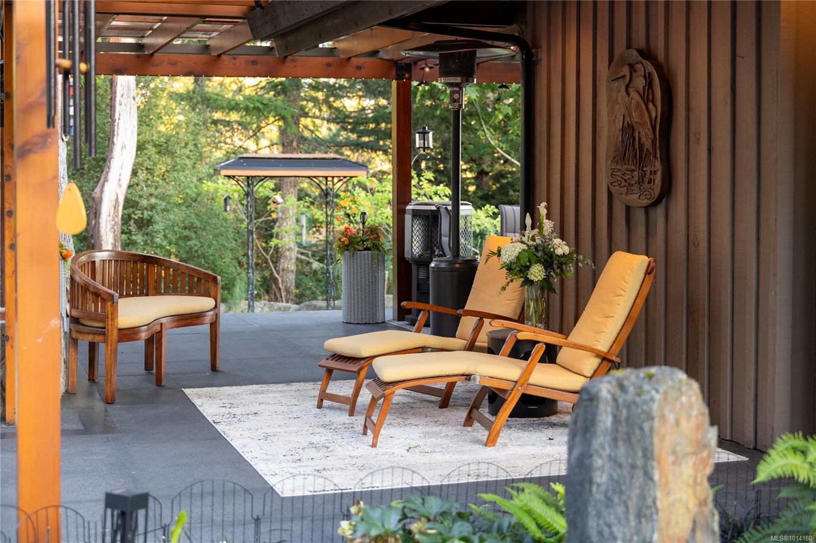 CENTRAL SAANICH, British Columbia, V8M 1S2, CA, 3 Bedrooms Bedrooms, ,Residential,For Sale,1950978