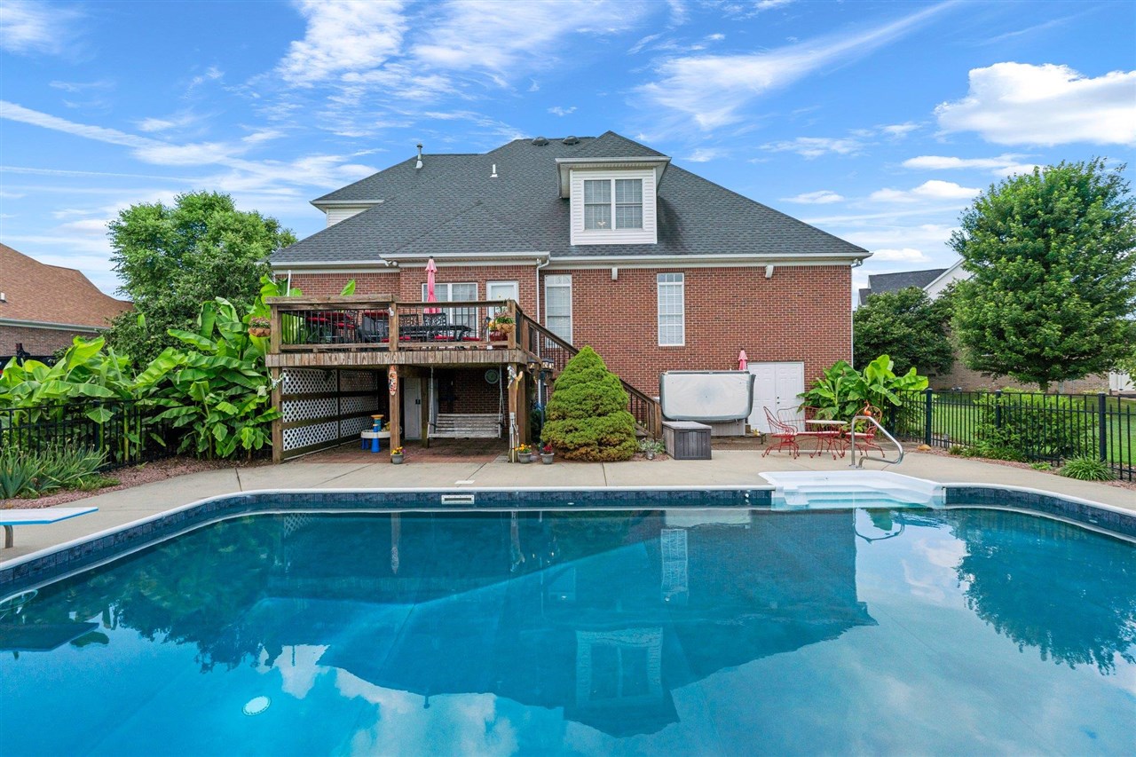 Bowling Green, Kentucky, 42104, United States, 6 Bedrooms Bedrooms, ,4 BathroomsBathrooms,Residential,For Sale,1882789