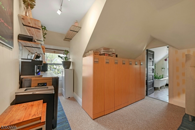 Montclair Twp., New Jersey, 07042, United States, ,Residential,For Sale,1989537