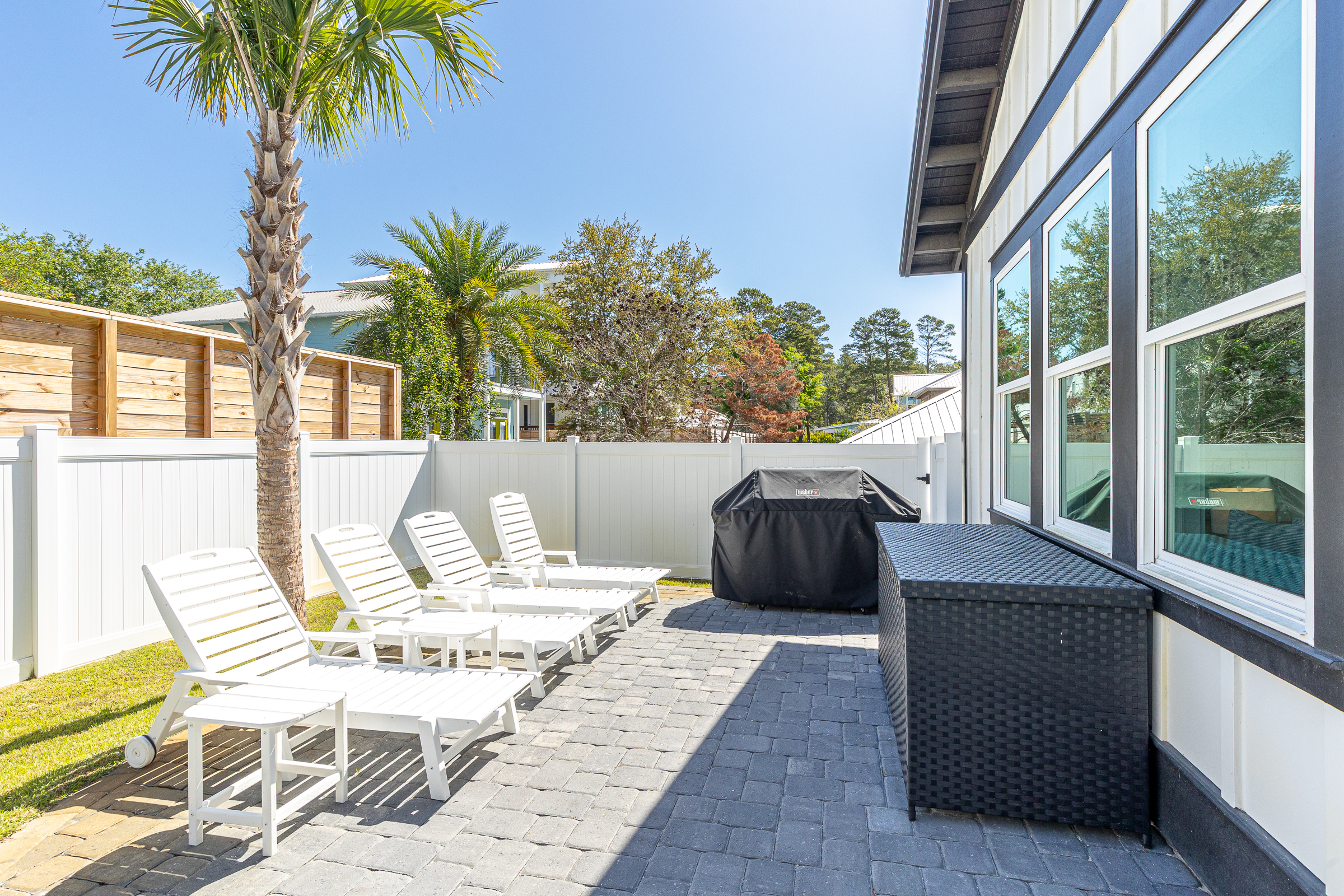  Grand Coastal Retreat With Carriage House And Resort-Style Pool - 物件實景