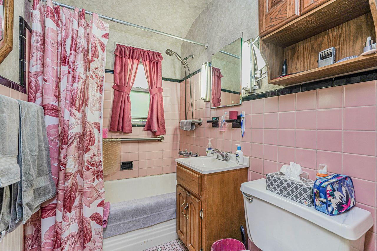Staten Island, New York, 10302, United States, 5 Bedrooms Bedrooms, ,2 BathroomsBathrooms,Residential,For Sale,1914659