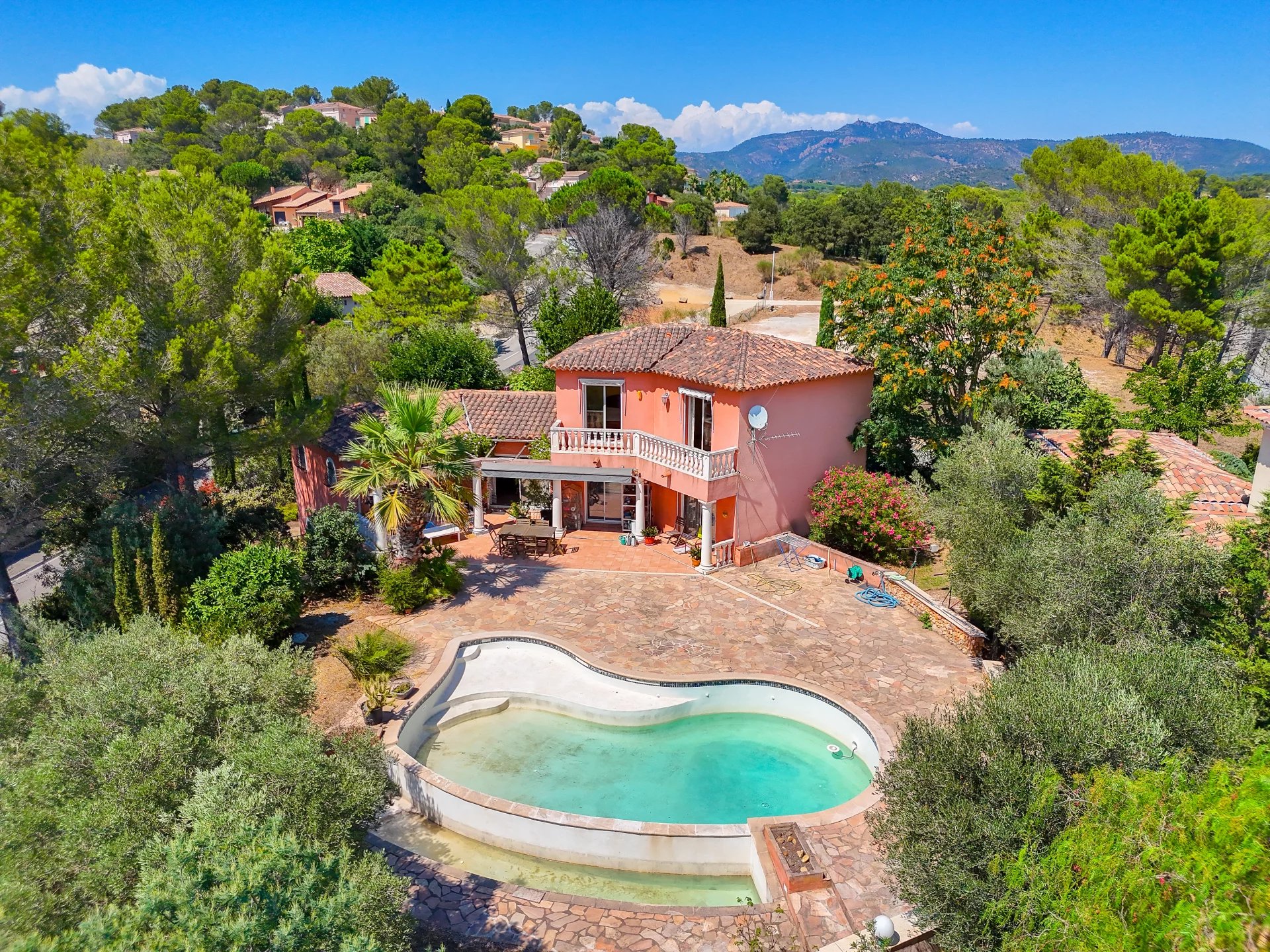 Saint-Raphaël, Provence-Alpes-Côte d?Azur, 83700, FR, 4 Bedrooms Bedrooms, ,5 BathroomsBathrooms,Residential,For Sale,1588723