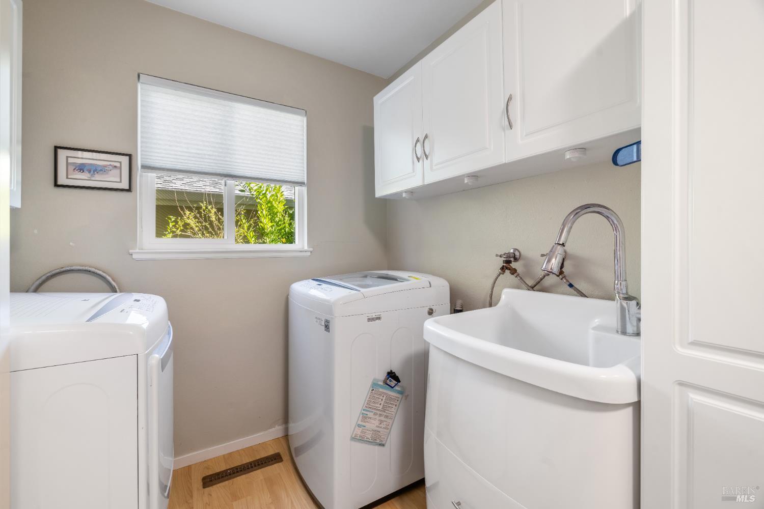 Santa Rosa, California, 95409, United States, 3 Bedrooms Bedrooms, ,2 BathroomsBathrooms,Residential,For Sale,1982534