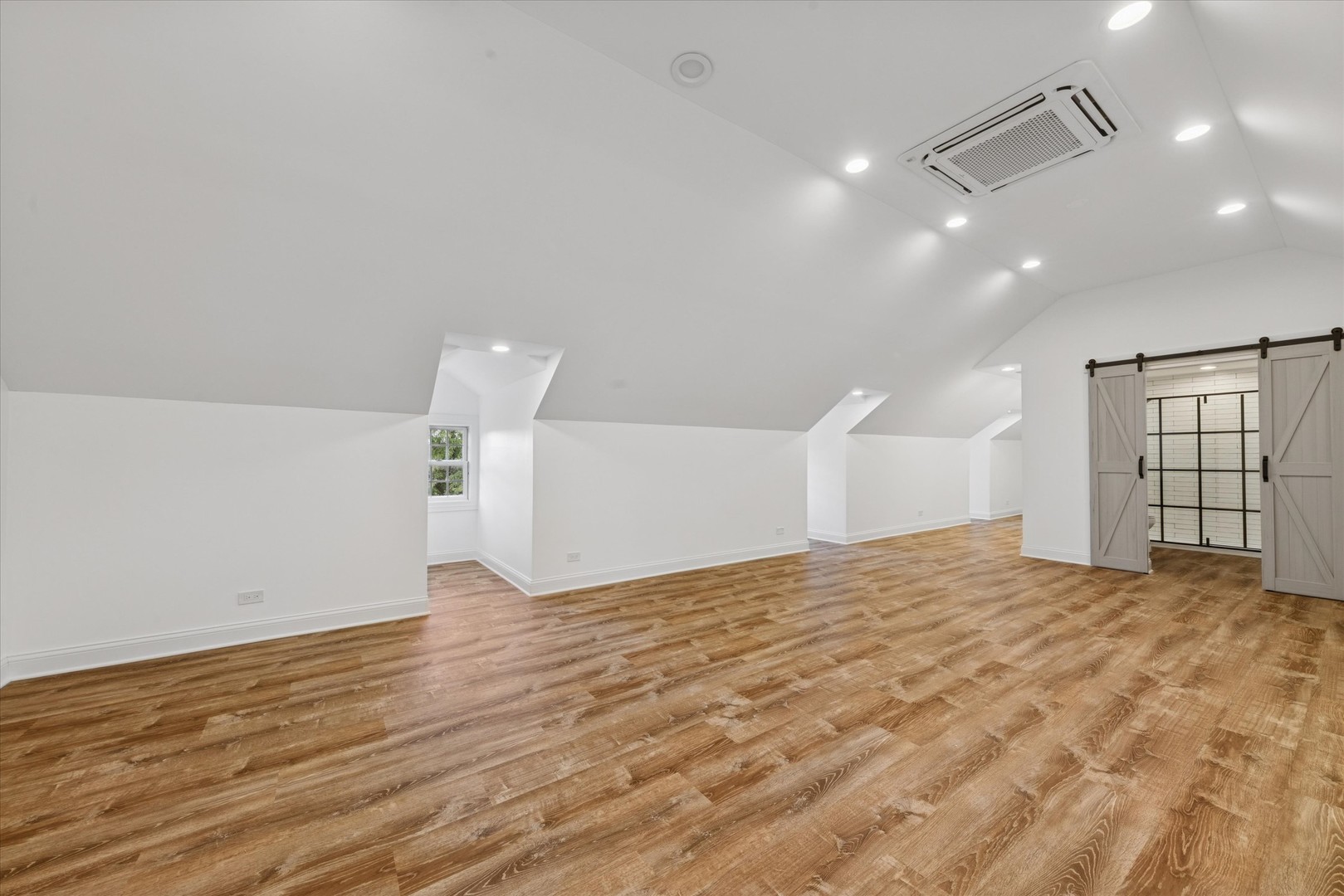 Hinsdale, Illinois, 60521, United States, 6 Bedrooms Bedrooms, ,8 BathroomsBathrooms,Residential,For Sale,1939484