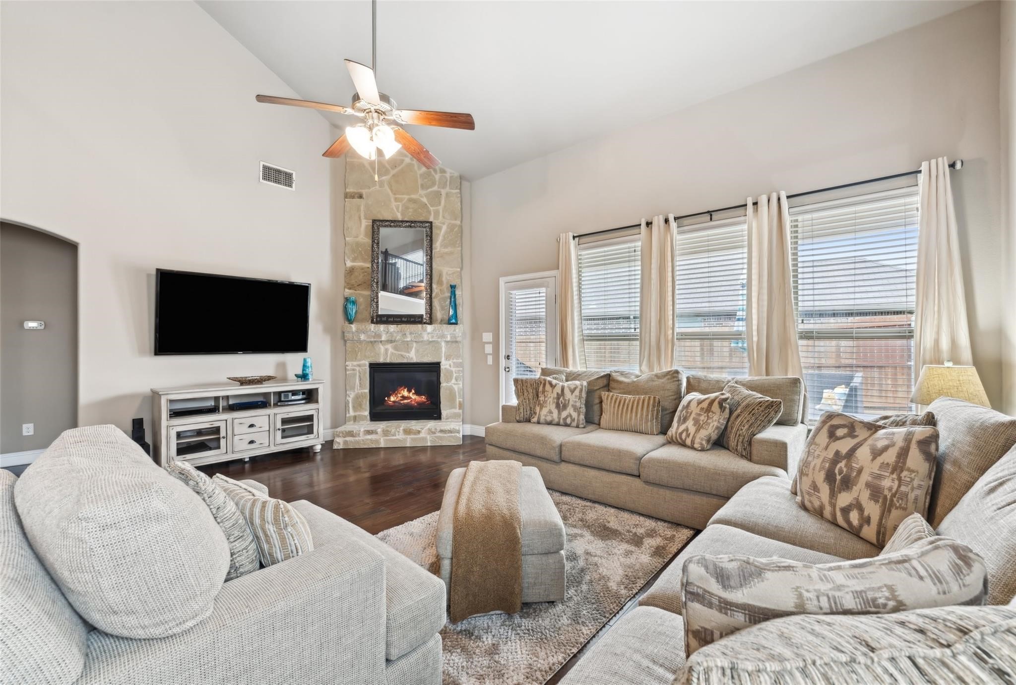 Little Elm, Texas, 75068, United States, 5 Bedrooms Bedrooms, ,4 BathroomsBathrooms,Residential,For Sale,1971271