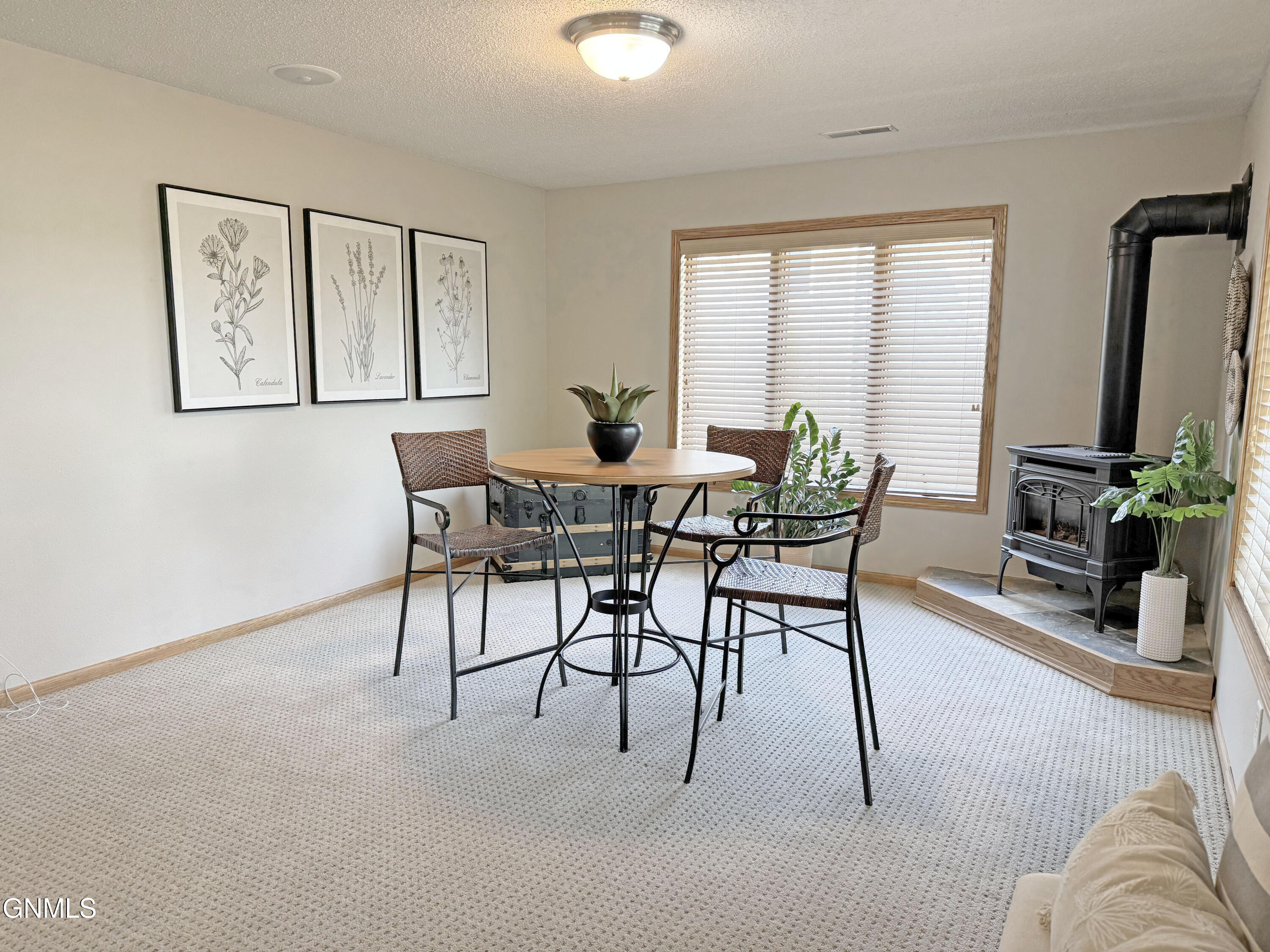 Bismarck, North Dakota, 58503, United States, 5 Bedrooms Bedrooms, ,2 BathroomsBathrooms,Residential,For Sale,2001566