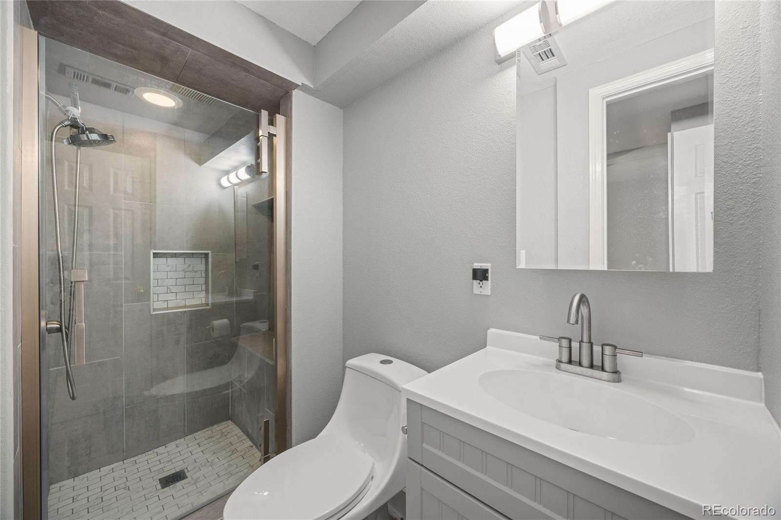 Aurora, Colorado, 80014, United States, 4 Bedrooms Bedrooms, ,2 BathroomsBathrooms,Residential,For Sale,1988194