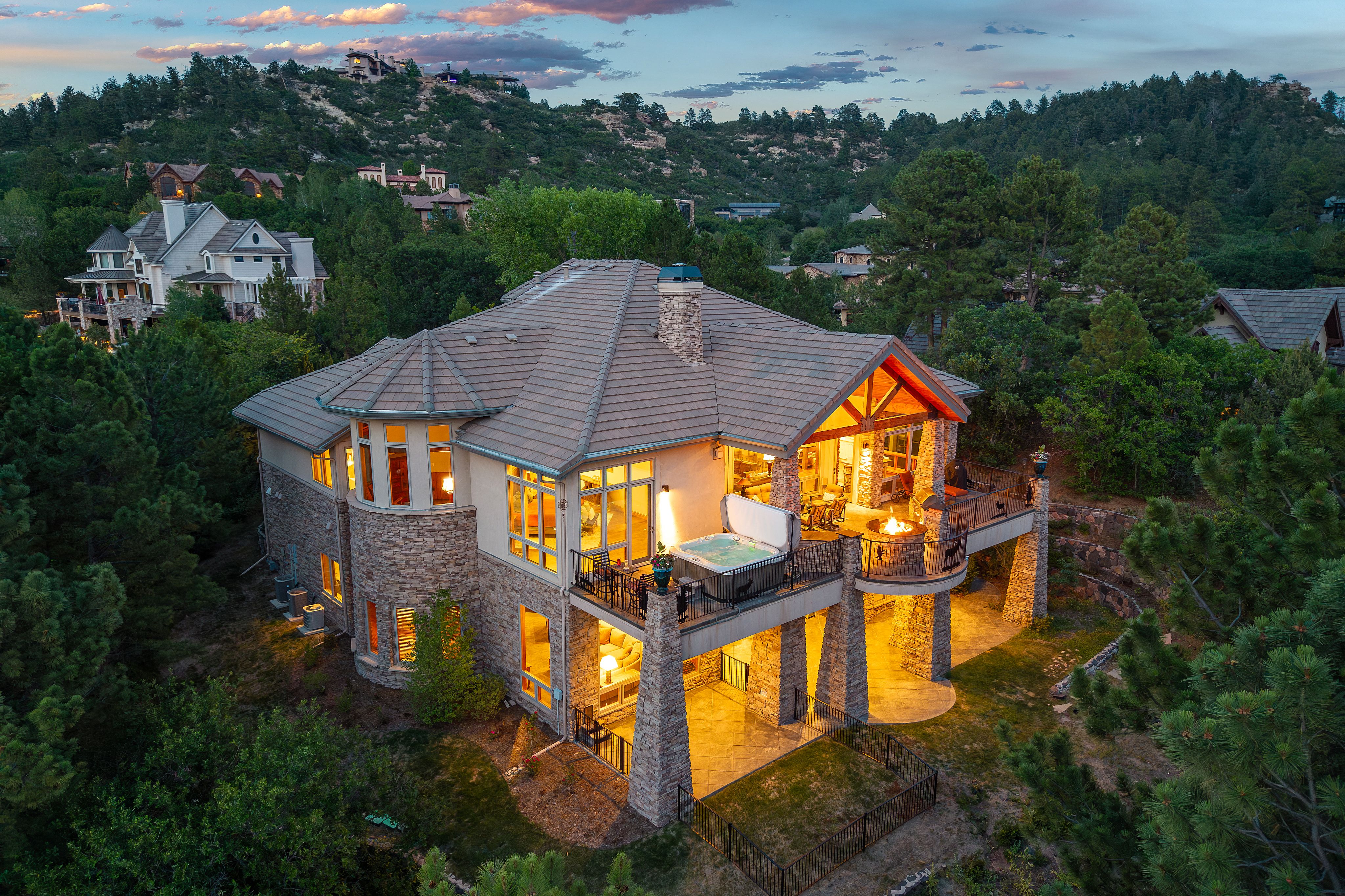  Tucked away on a quiet cul-de-sac in coveted Castle Pines Village - 物件實景