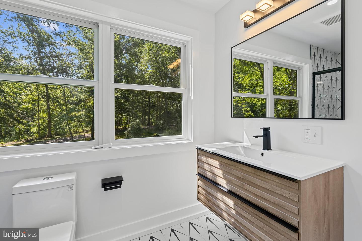 Annapolis, Maryland, 21401, United States, 5 Bedrooms Bedrooms, ,4 BathroomsBathrooms,Residential,For Sale,1942108