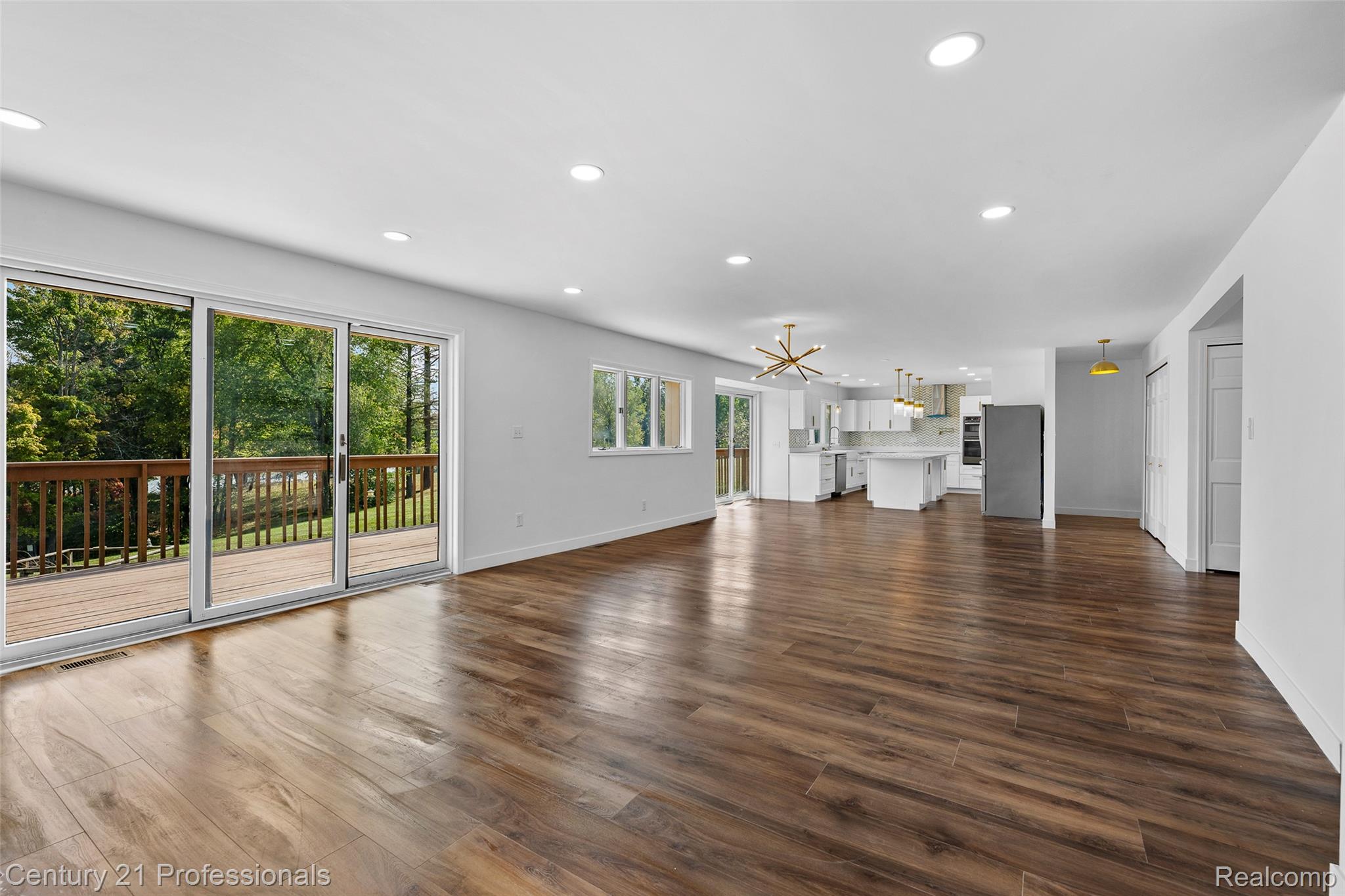 Davisburg, Michigan, 48350, United States, 5 Bedrooms Bedrooms, ,4 BathroomsBathrooms,Residential,For Sale,1982233