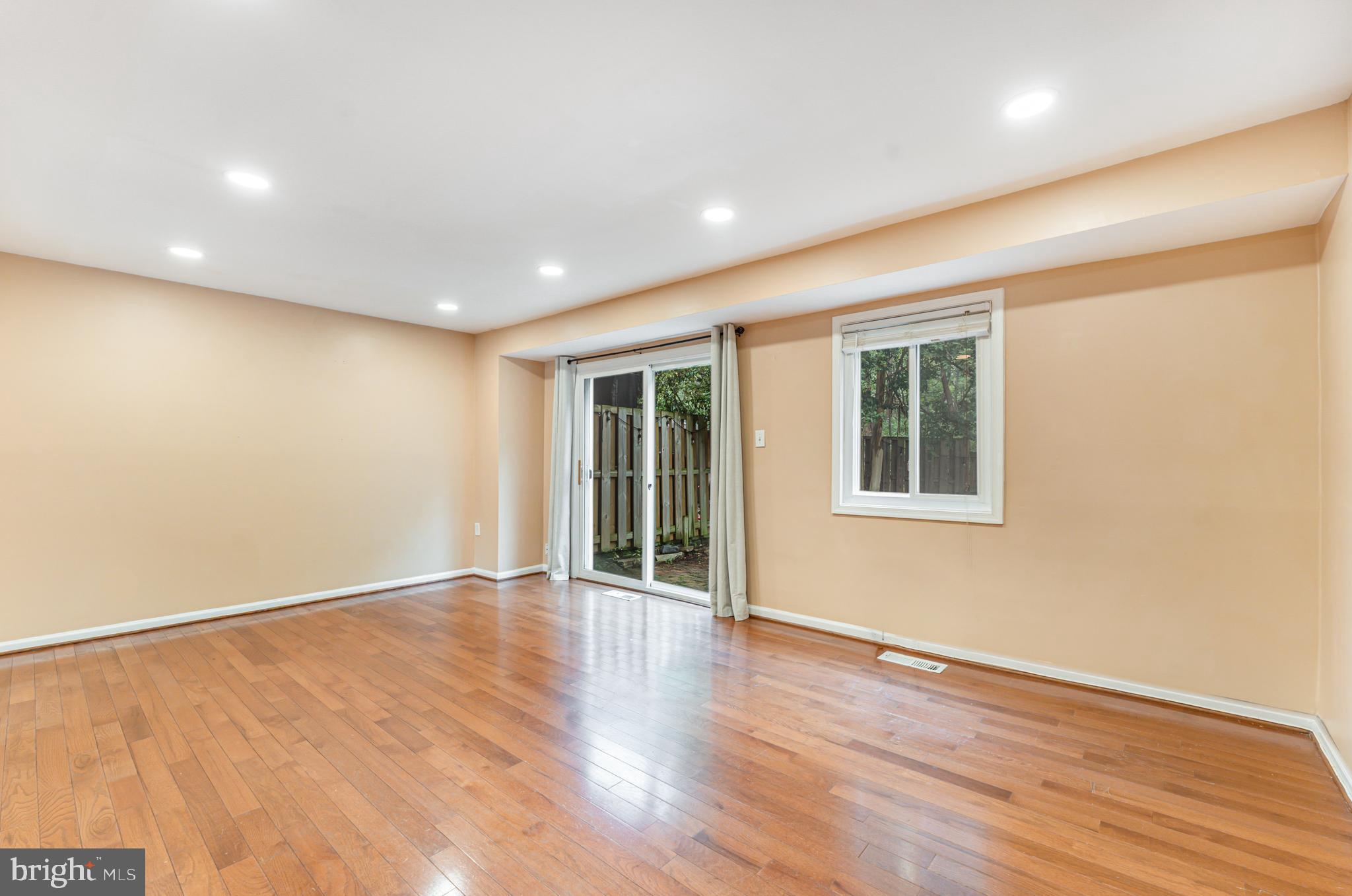 Lorton, Virginia, 22079, United States, 3 Bedrooms Bedrooms, ,4 BathroomsBathrooms,Residential,For Sale,1992469