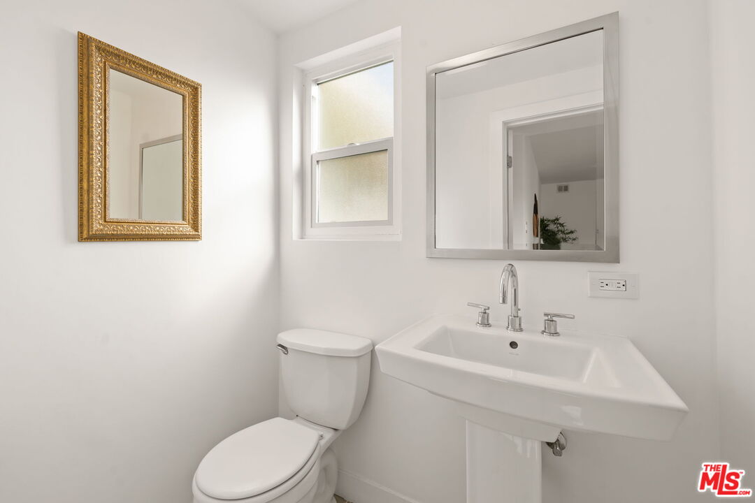 Los Angeles, California, 90046, United States, 3 Bedrooms Bedrooms, ,3 BathroomsBathrooms,Residential,For Sale,1989732