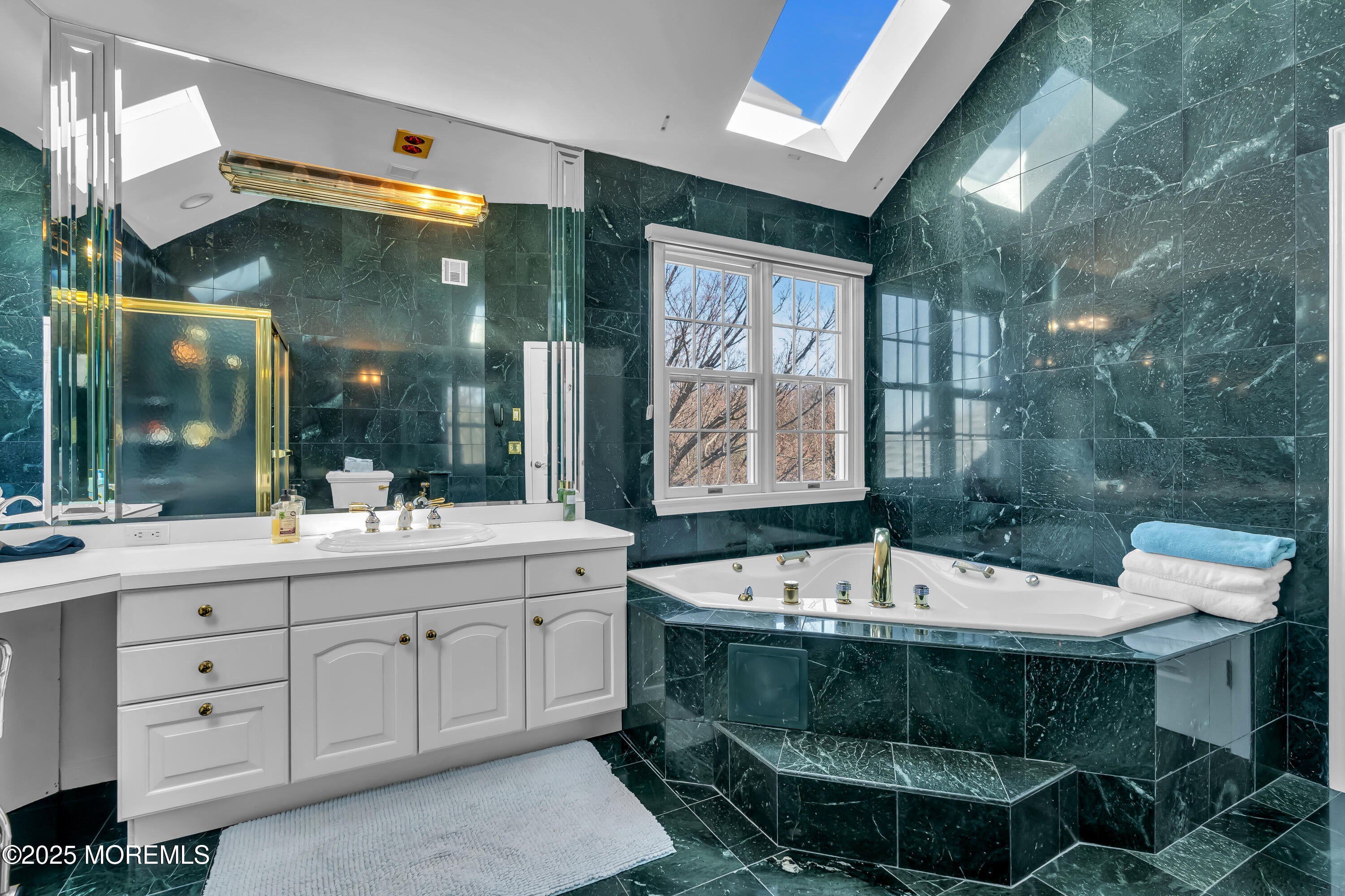 Manalapan, New Jersey, 07726, United States, 6 Bedrooms Bedrooms, ,5 BathroomsBathrooms,Residential,For Sale,1976013