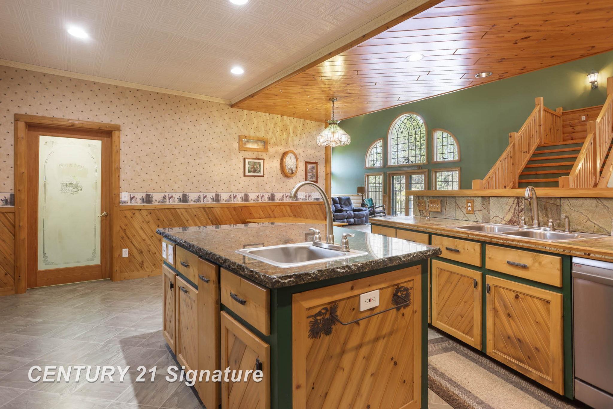 Hemlock, Michigan, 48626, United States, 6 Bedrooms Bedrooms, ,5 BathroomsBathrooms,Residential,For Sale,1984080