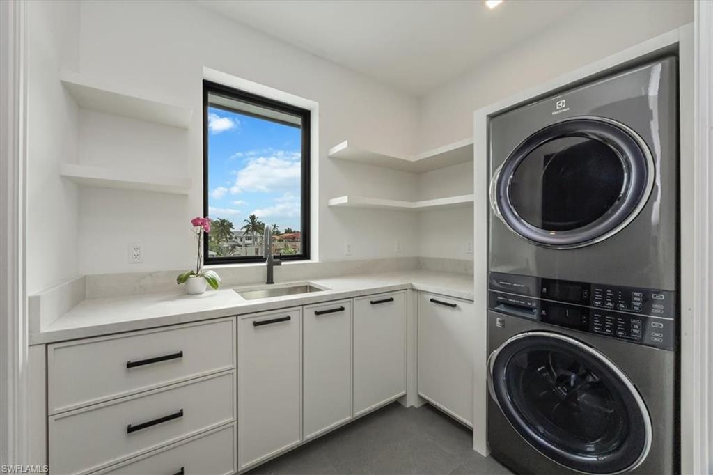 Naples, Florida, 34102, United States, 5 Bedrooms Bedrooms, ,7 BathroomsBathrooms,Residential,For Sale,1991878