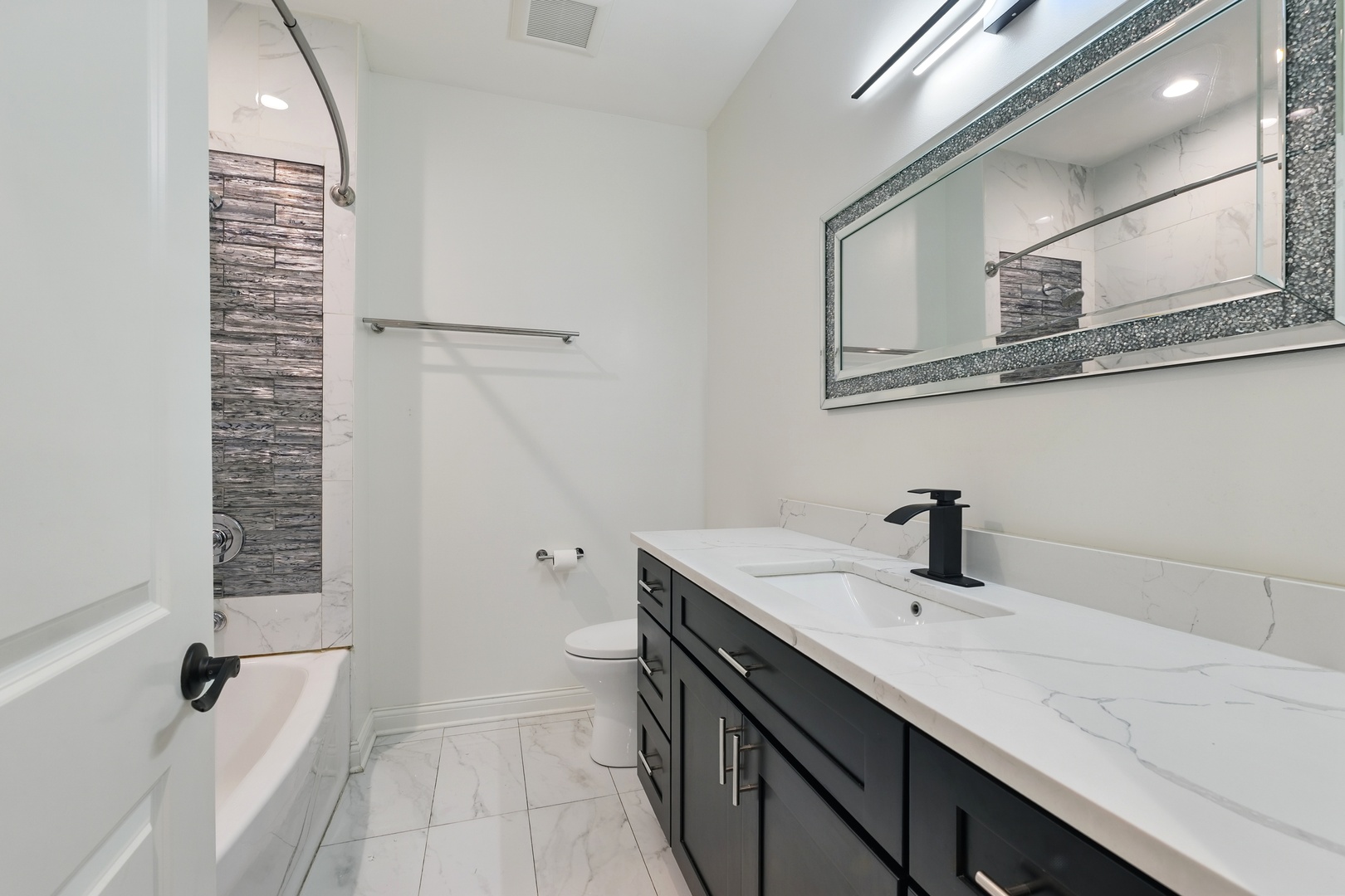Arlington Heights, Illinois, 60004, United States, 4 Bedrooms Bedrooms, ,4 BathroomsBathrooms,Residential,For Sale,1838392