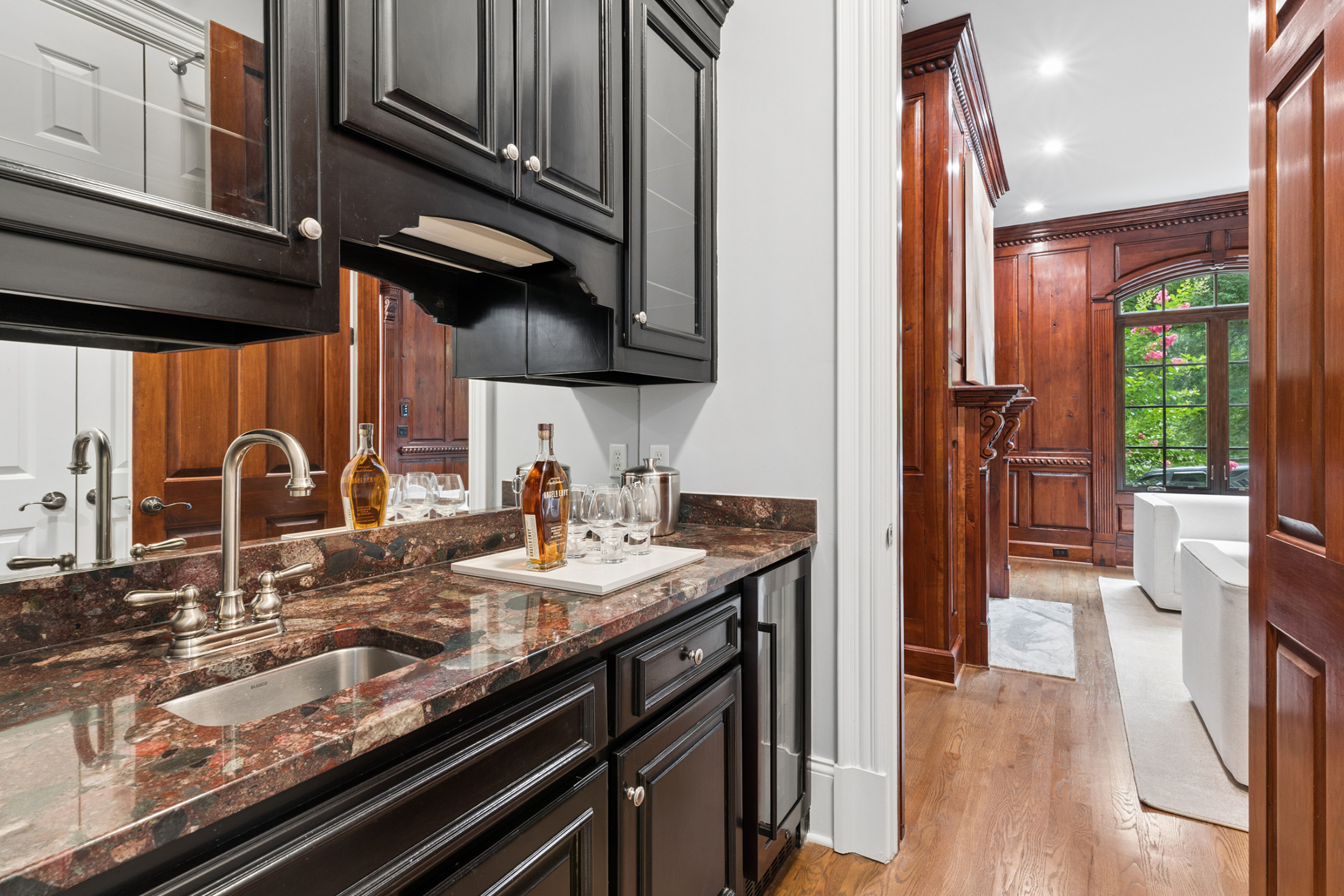  Timeless Design, Privacy, and Exceptional Outdoor Living in Sandy Springs - 物件實景