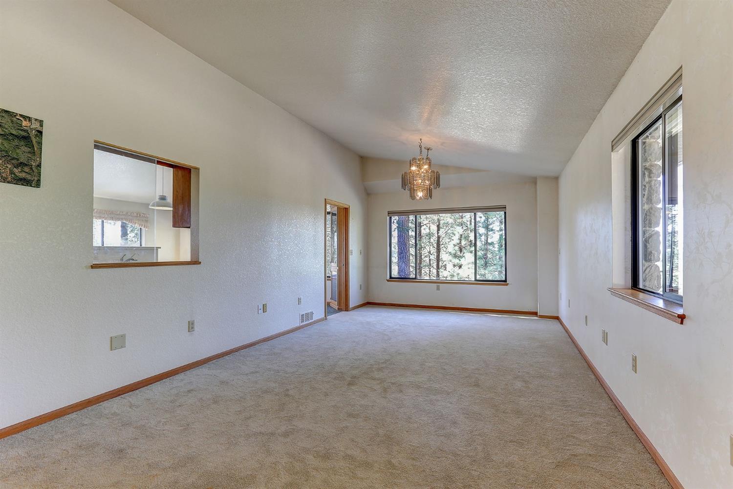 Grass Valley, California, 95949, United States, 3 Bedrooms Bedrooms, ,3 BathroomsBathrooms,Residential,For Sale,1842602