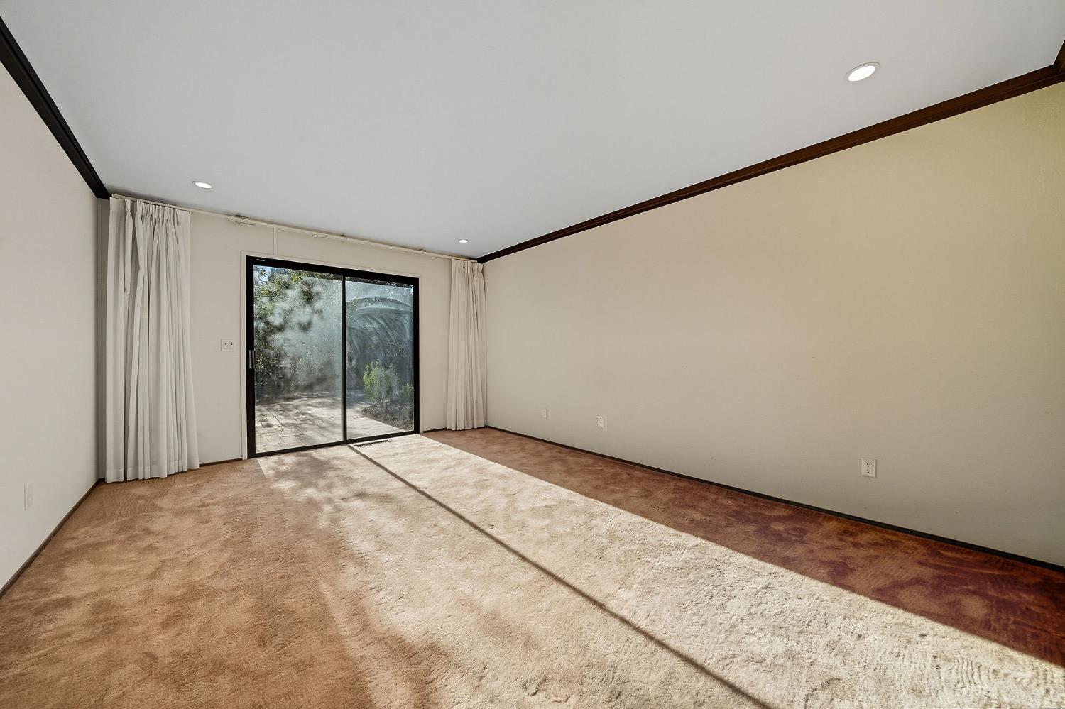 Pine Grove, California, 95665, United States, 3 Bedrooms Bedrooms, ,4 BathroomsBathrooms,Residential,For Sale,1975649