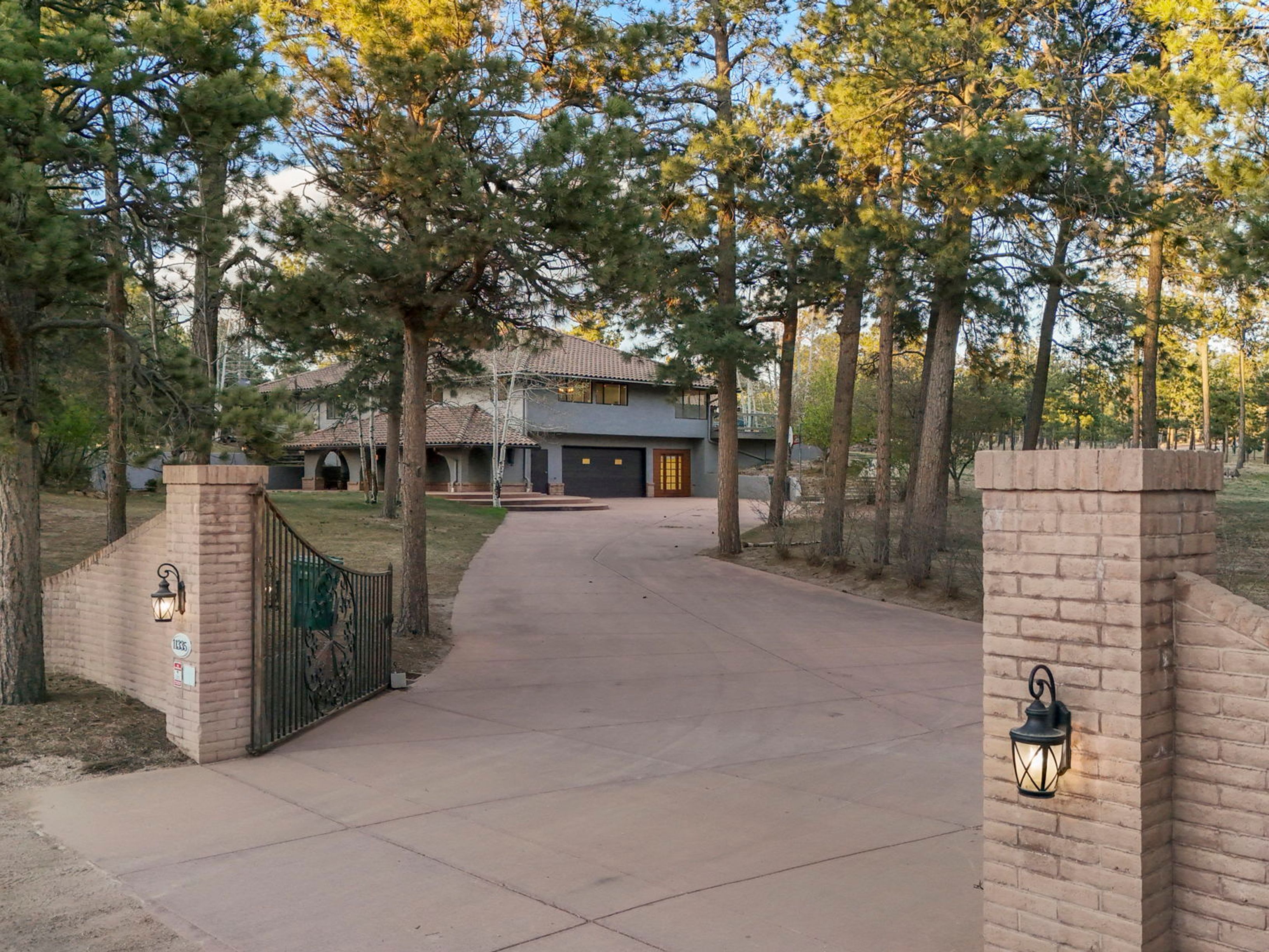  Sought after southwest Black Forest location including two lots - 物件實景