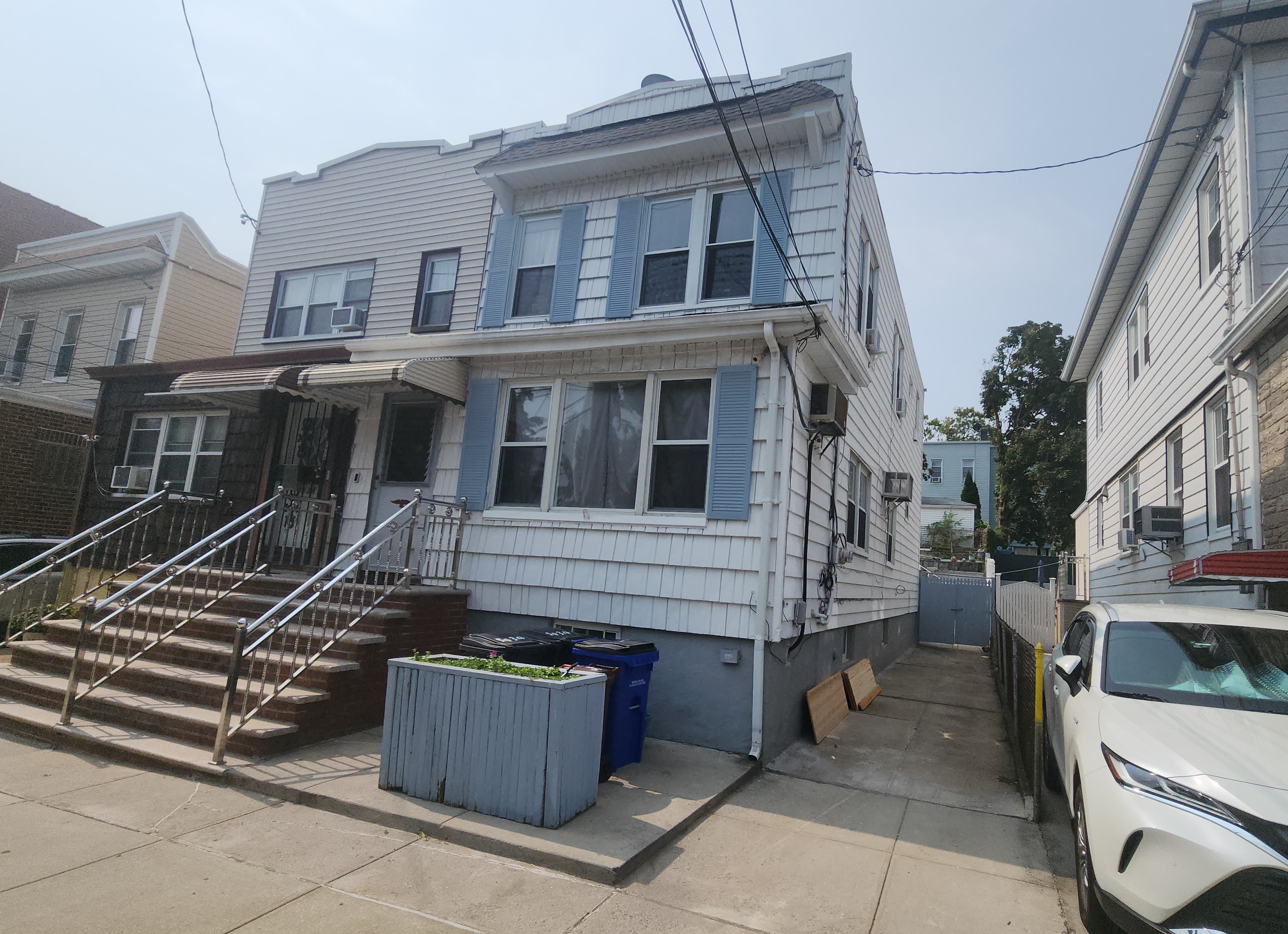 Elmhurst, New York, 11373, United States, 5 Bedrooms Bedrooms, ,2 BathroomsBathrooms,Residential,For Sale,1943620