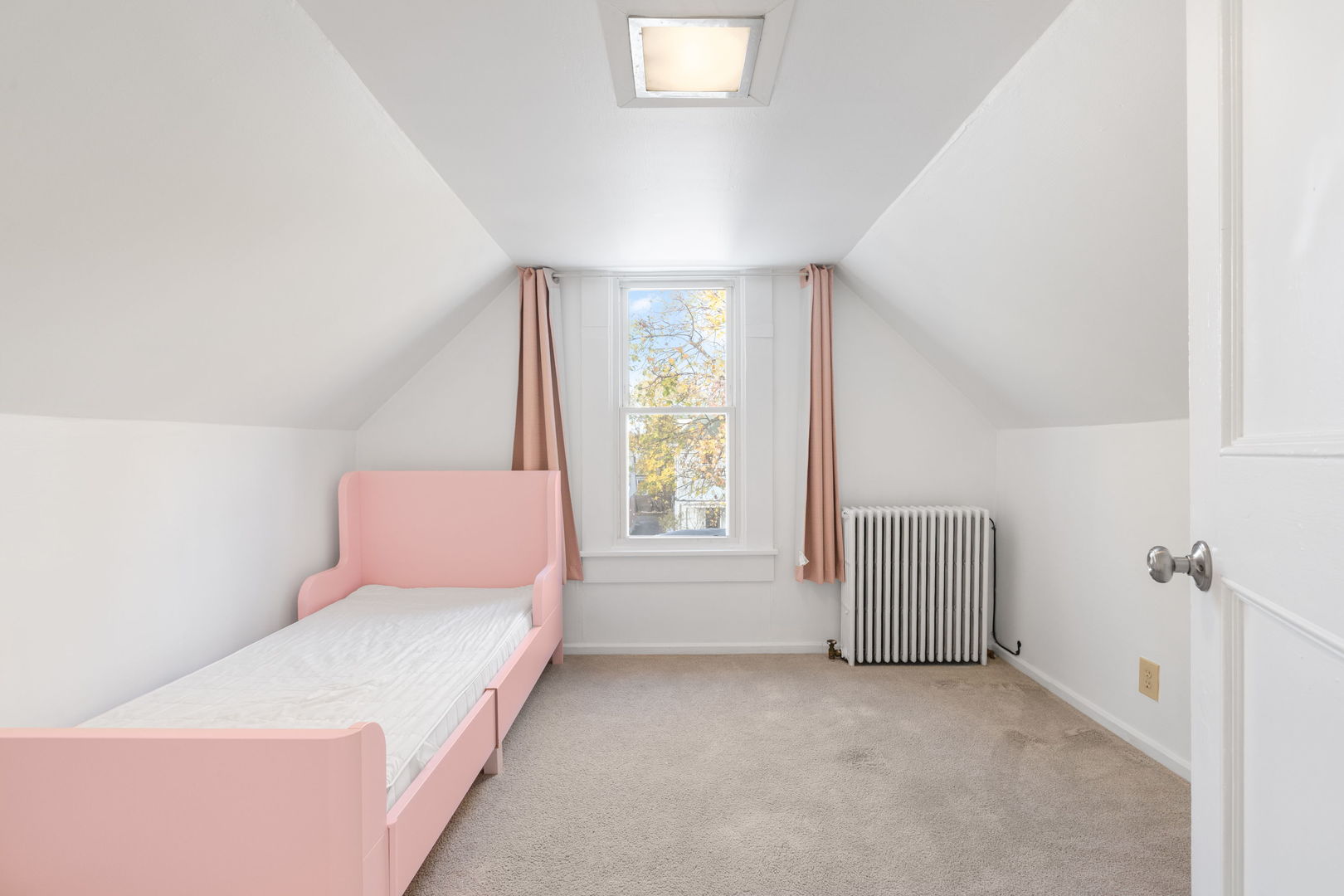 Lake Forest, Illinois, 60045, United States, 3 Bedrooms Bedrooms, ,2 BathroomsBathrooms,Residential,For Sale,1992856