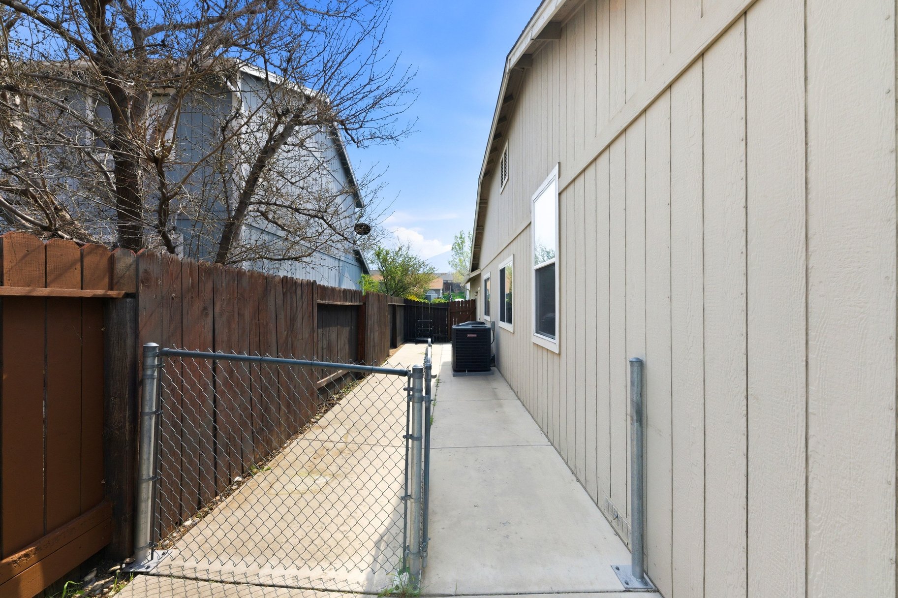  Turnkey Living with High Ceilings & Upgrades Throughout - 物件實景