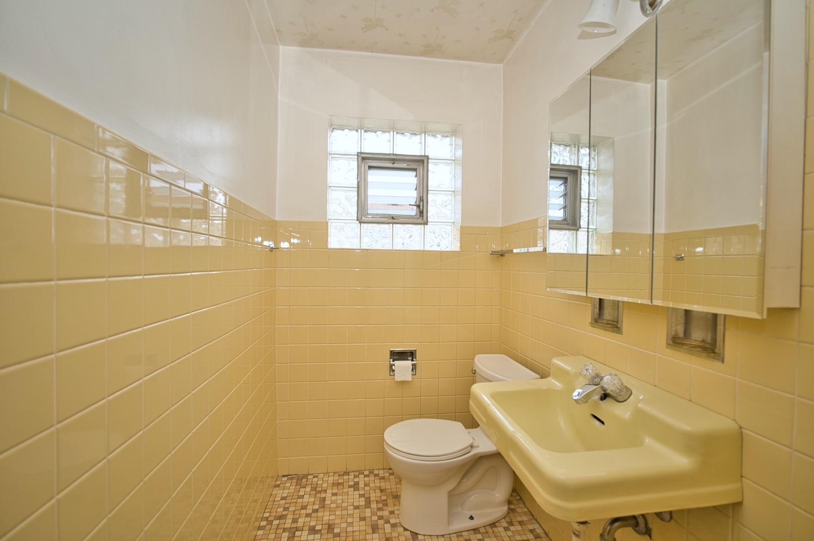 Lincolnwood, Illinois, 60712, United States, 8 Bedrooms Bedrooms, ,Residential,For Sale,1984264