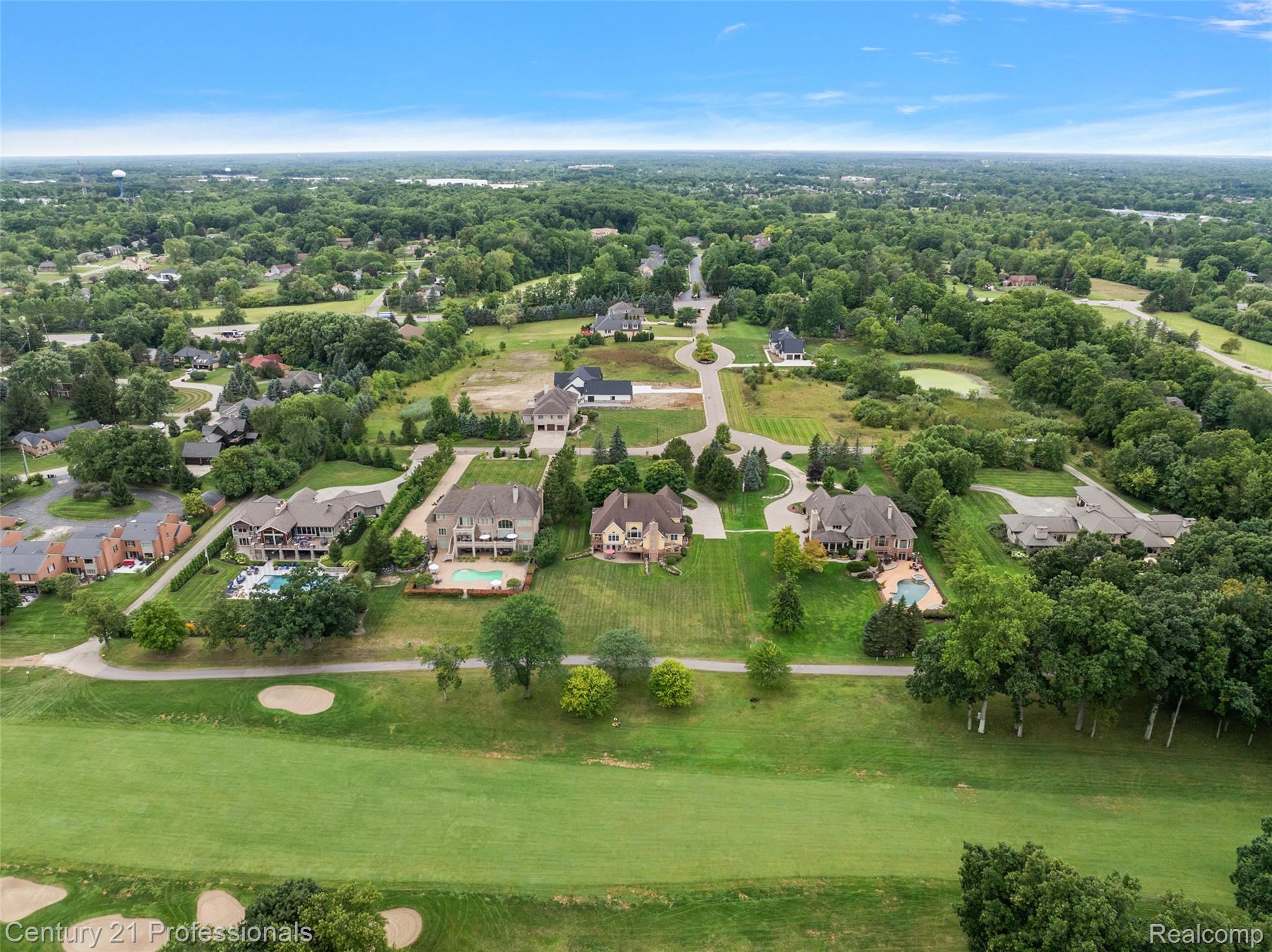 GrandBlanc, Michigan, 48439, United States, 4 Bedrooms Bedrooms, ,5 BathroomsBathrooms,Residential,For Sale,1980457