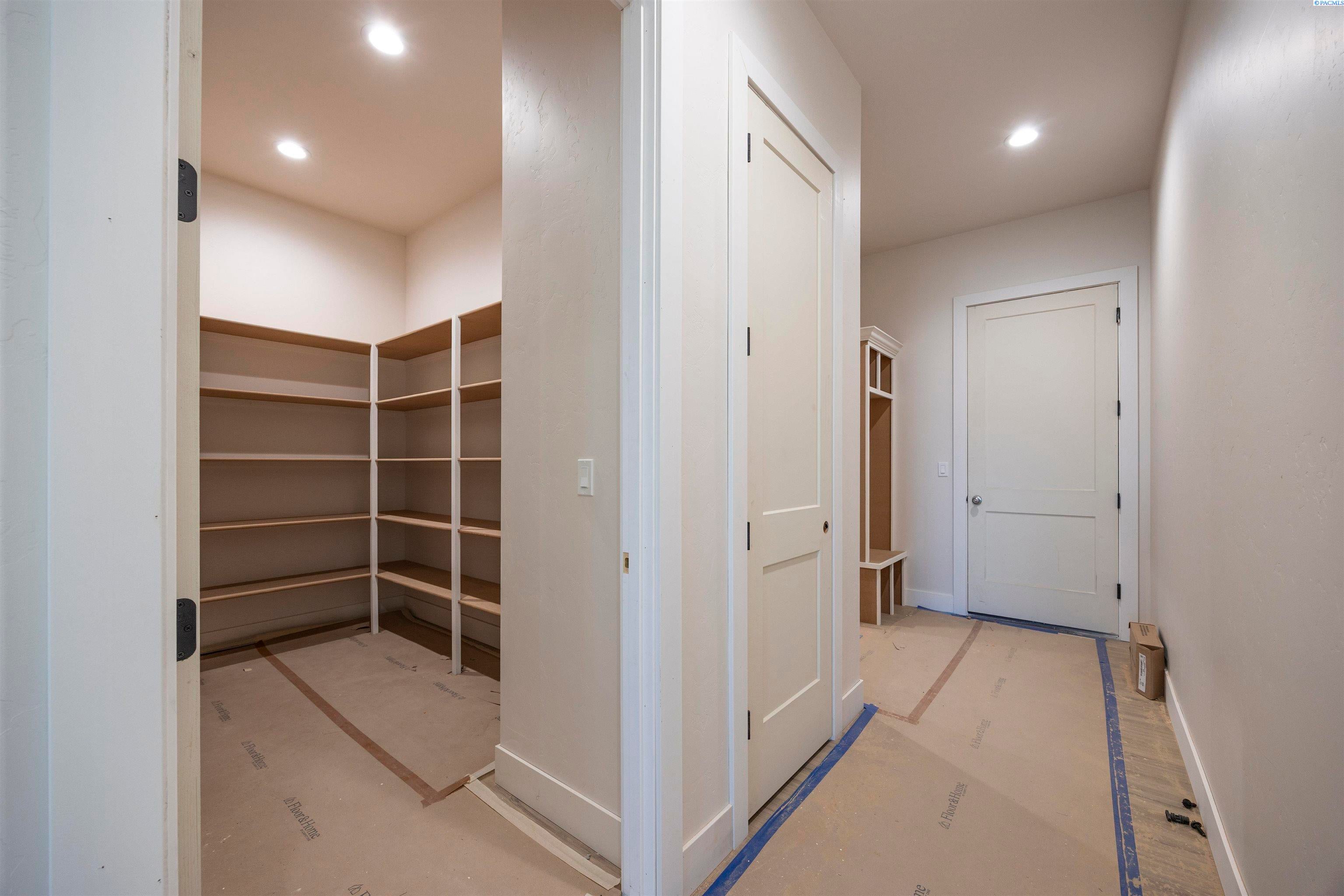 Kennewick, Washington, 99338, United States, 4 Bedrooms Bedrooms, ,3 BathroomsBathrooms,Residential,For Sale,1835478
