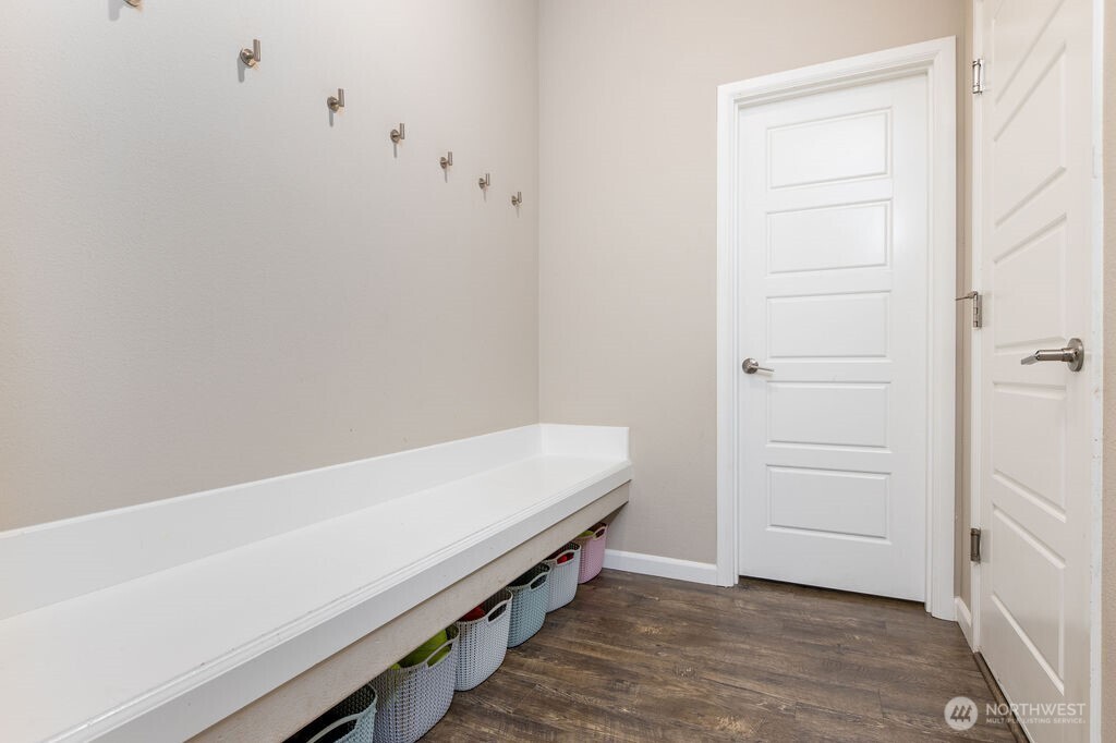 Black Diamond, Washington, 98010, United States, 4 Bedrooms Bedrooms, ,3 BathroomsBathrooms,Residential,For Sale,1777574