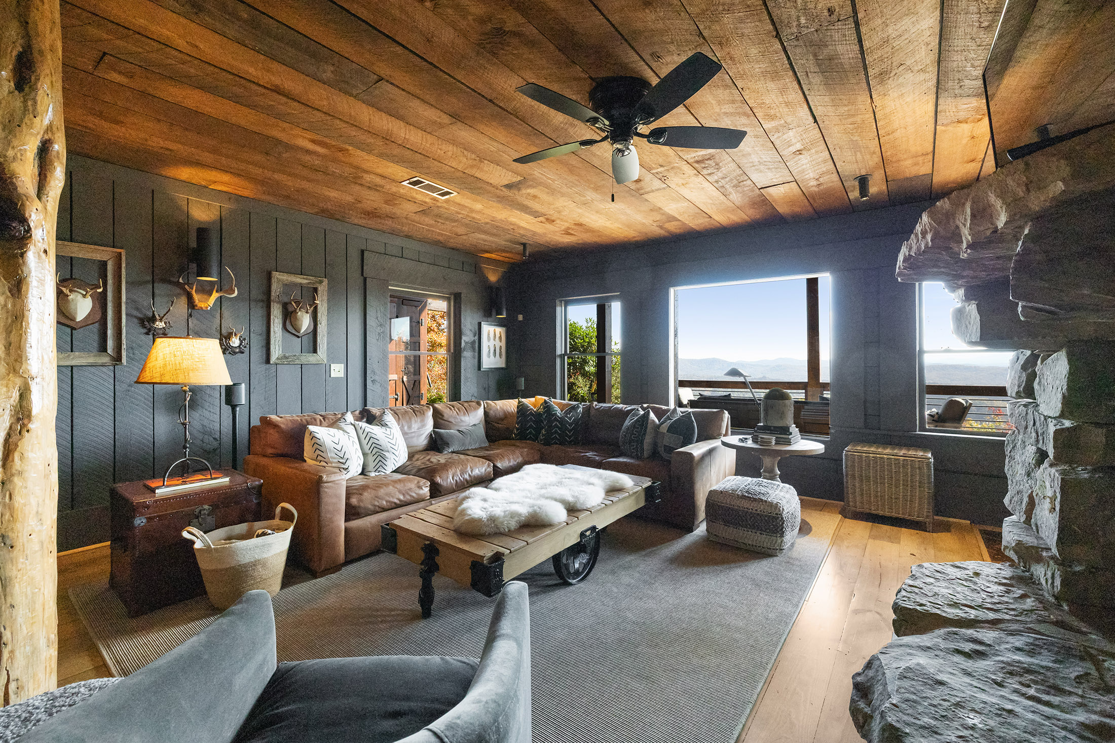  Mineral Bluff Retreat Offers Resort-caliber Outdoor Living and Sweeping Views - 物件實景