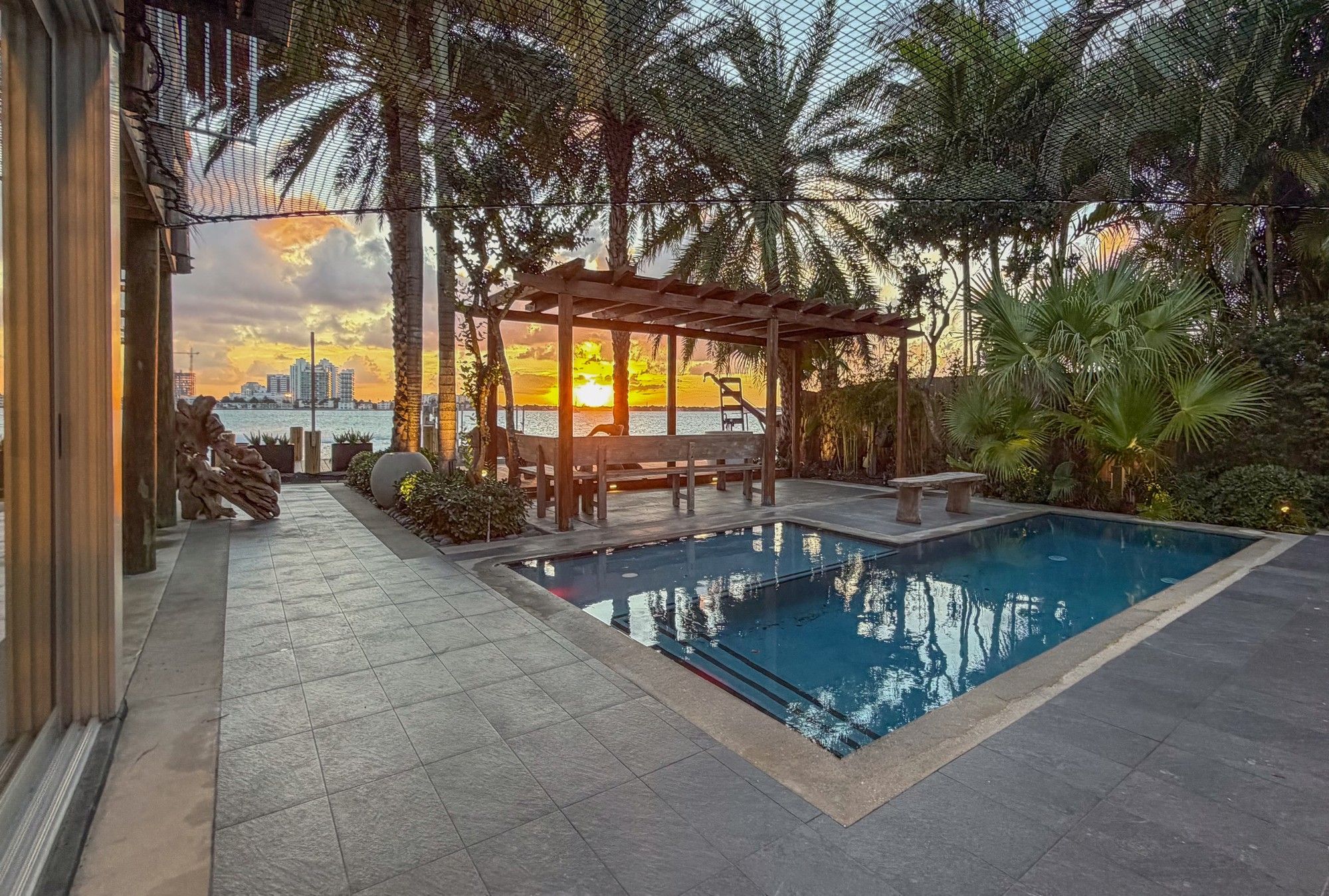  2440 N Shore Ter, Miami Beach, FL, 33141 - 物件實景
