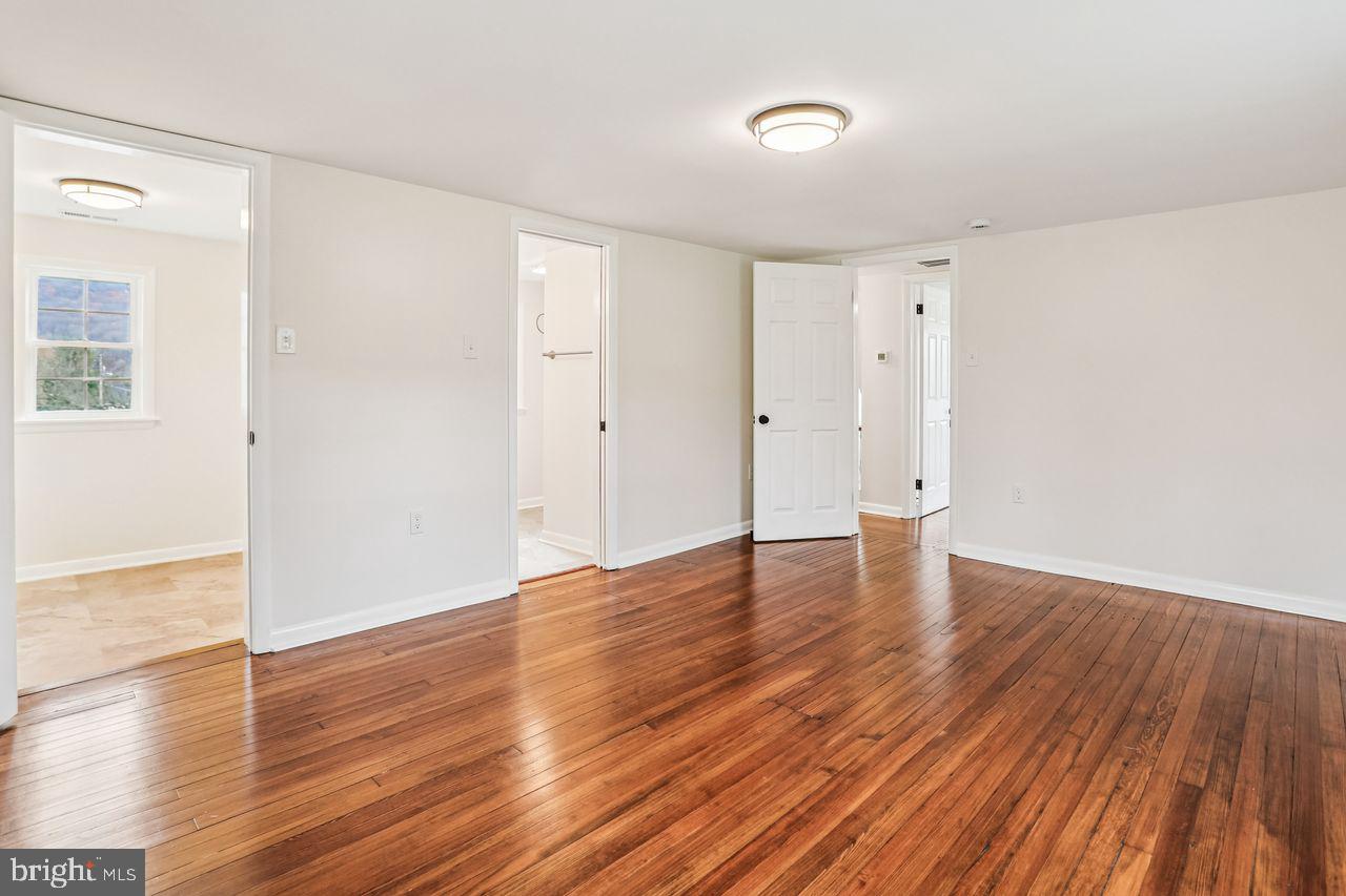 Knoxville, Maryland, 21758, United States, 4 Bedrooms Bedrooms, ,2 BathroomsBathrooms,Residential,For Sale,1997505