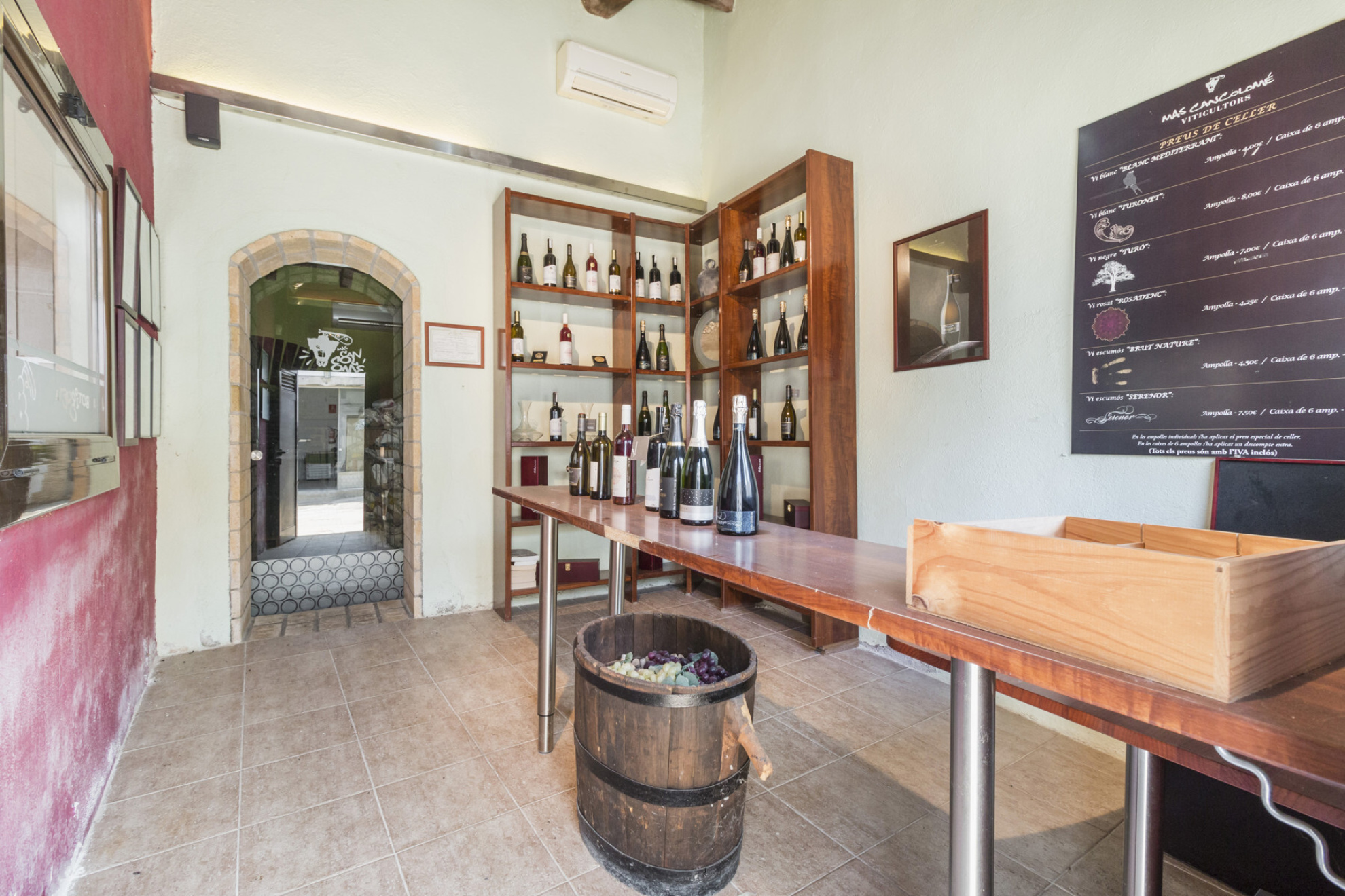  Historic Winery Estate with Vineyards in Penedes for Sale. - 物件實景