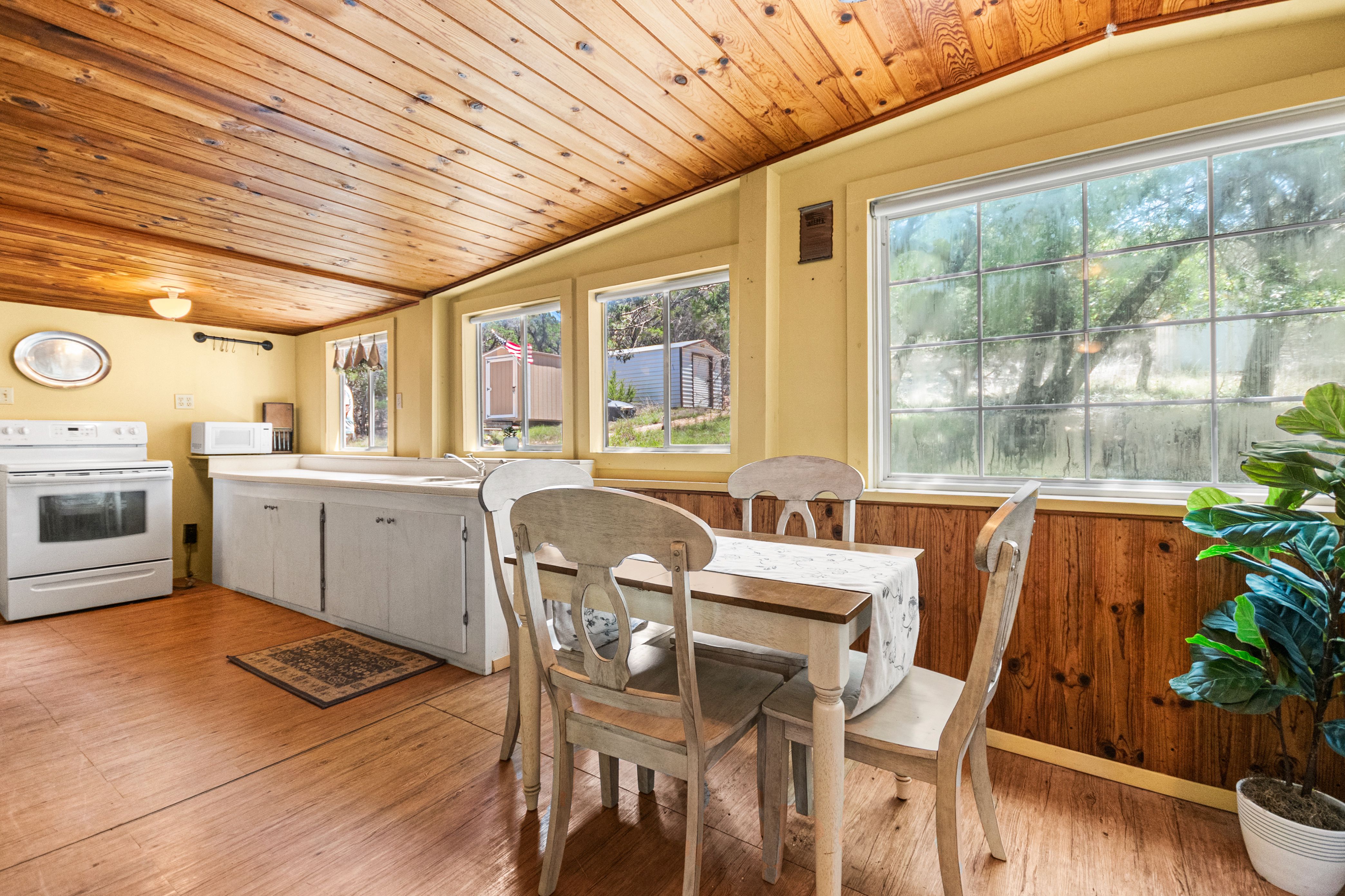  Rustic Charm, Modern Comfort, and Functional Country Living - 物件實景