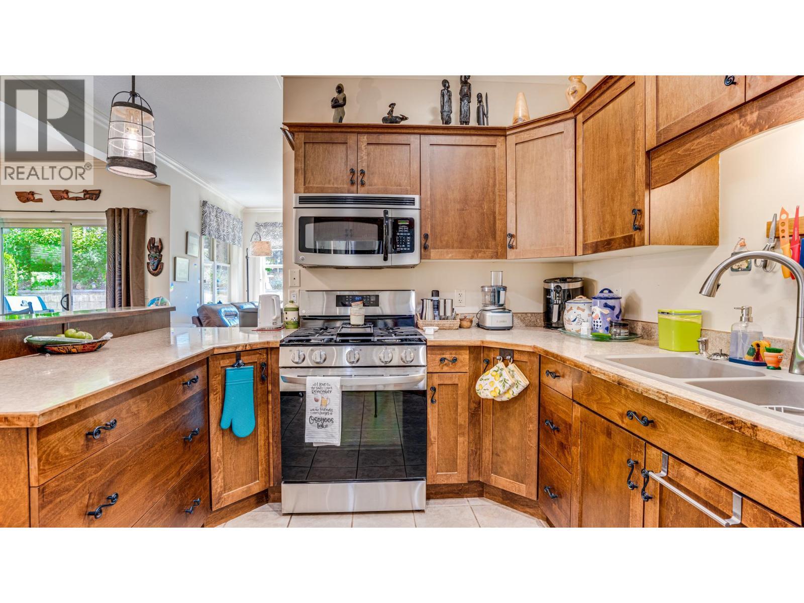 SALMON ARM, British Columbia, V1E 2B6, CA, 3 Bedrooms Bedrooms, ,2 BathroomsBathrooms,Residential,For Sale,1950686