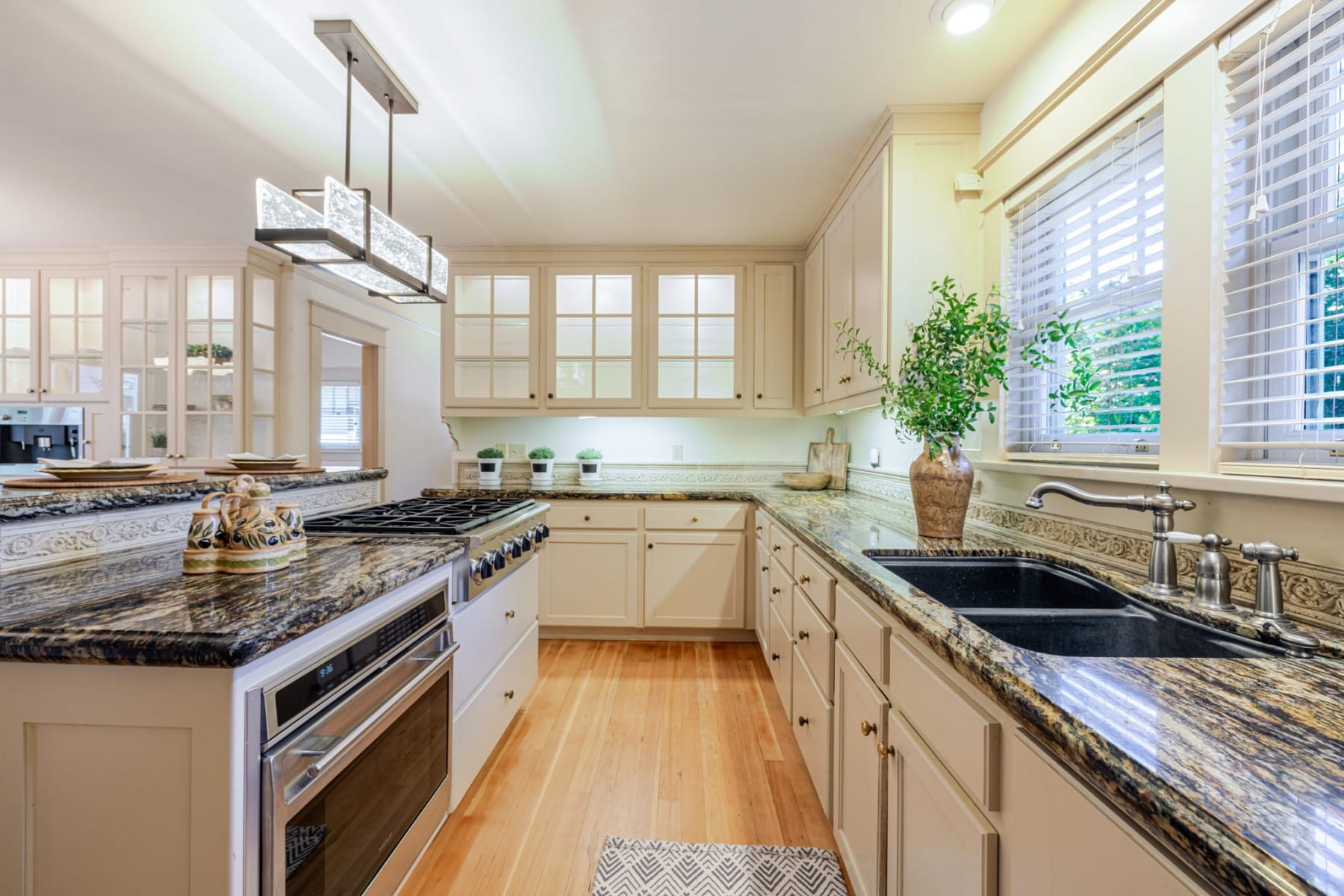 305 NW Columbia Street Bend, OR 97703 - 物件實景